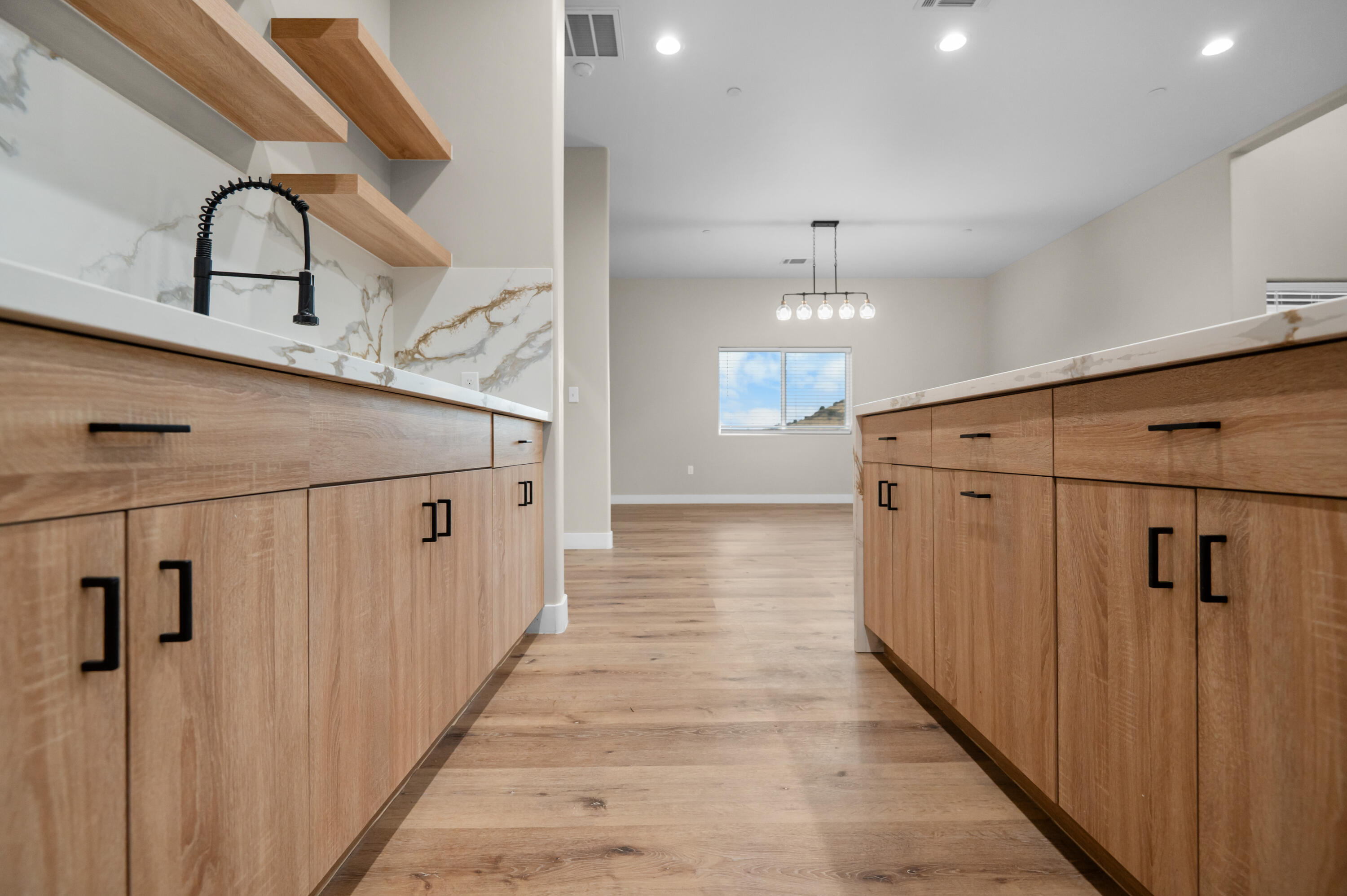 556 High Sierra Dr, Exeter, CA 93221