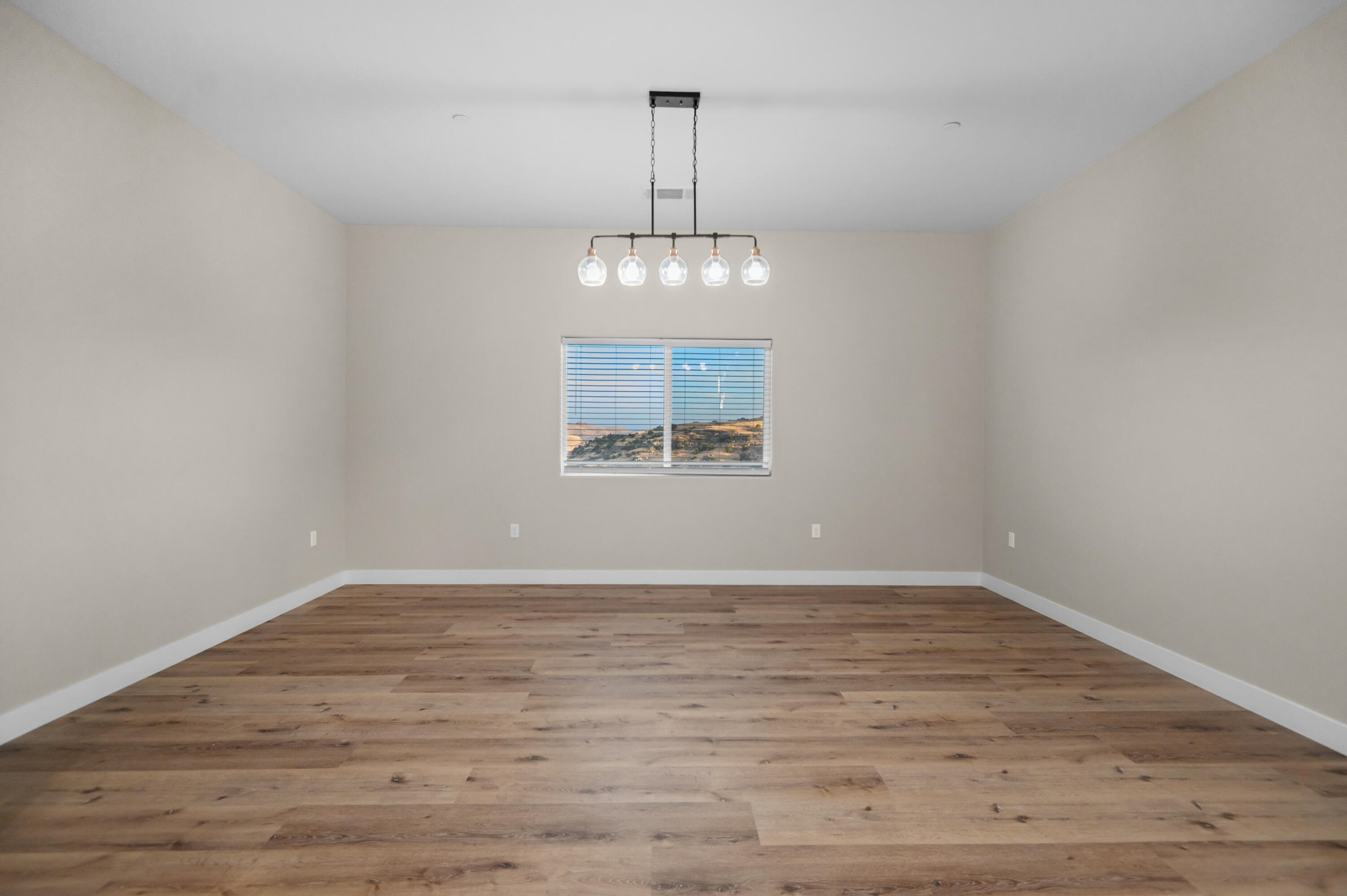 556 High Sierra Dr, Exeter, CA 93221