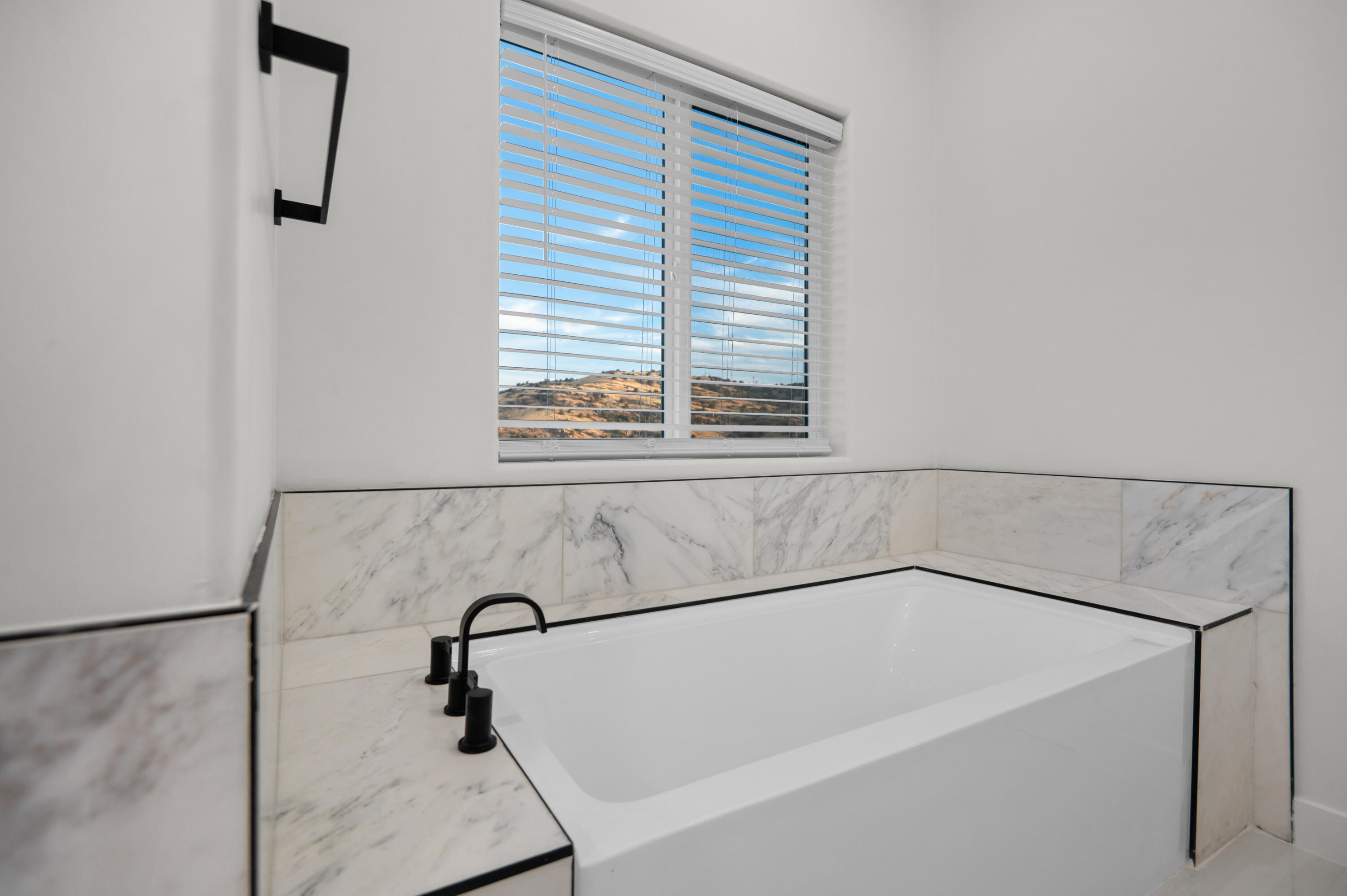 556 High Sierra Dr, Exeter, CA 93221