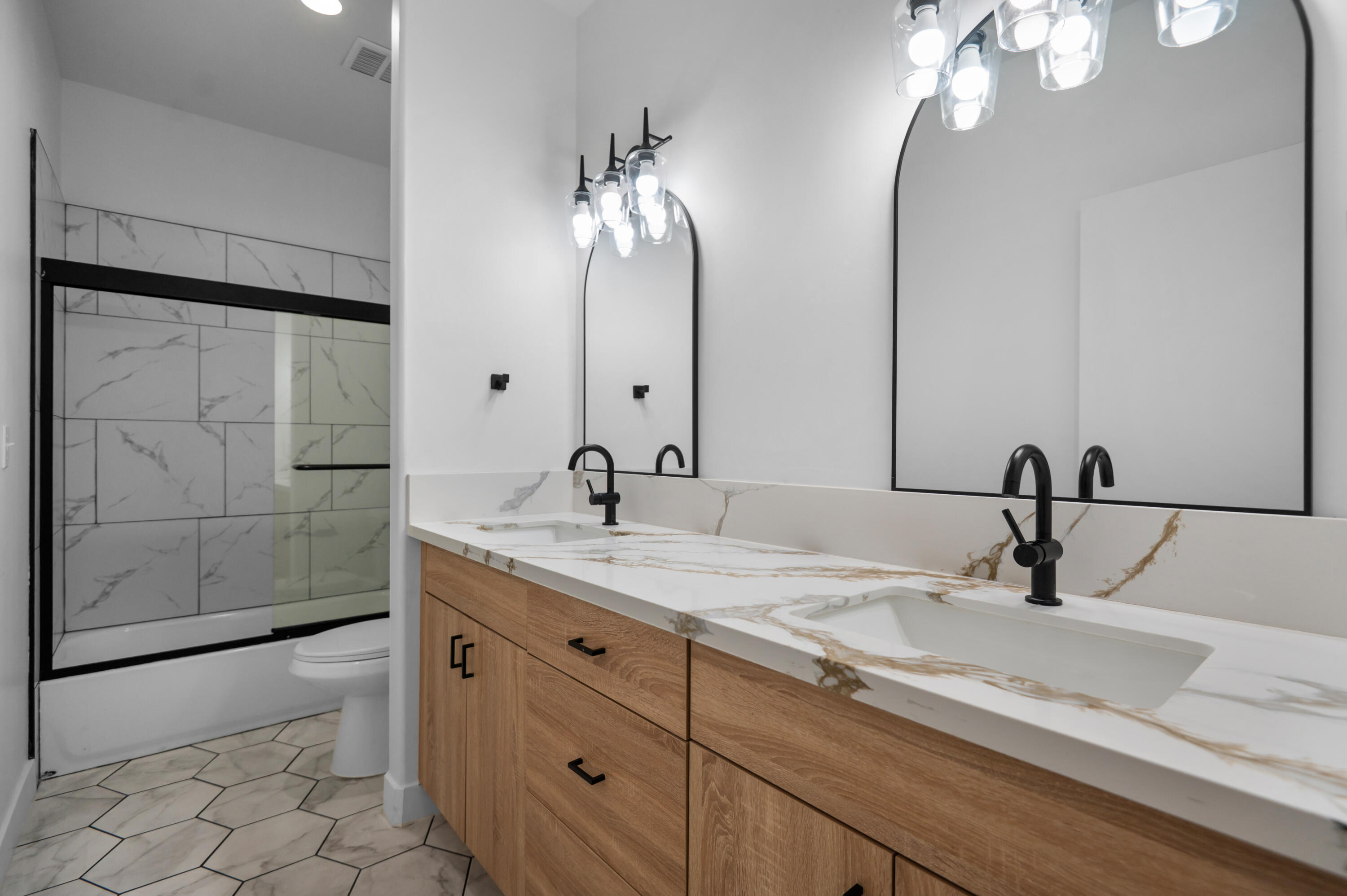 556 High Sierra Dr, Exeter, CA 93221