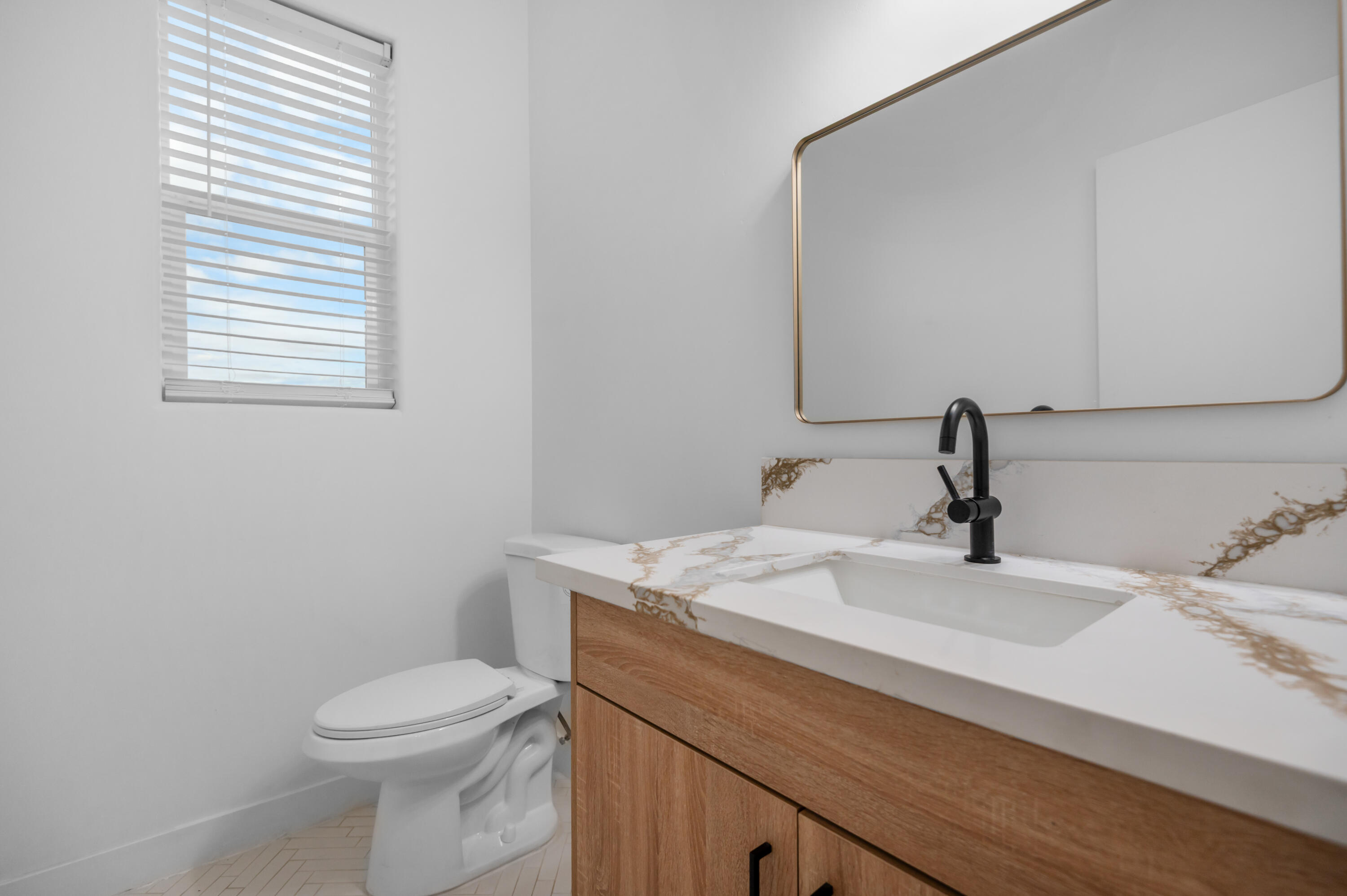556 High Sierra Dr, Exeter, CA 93221