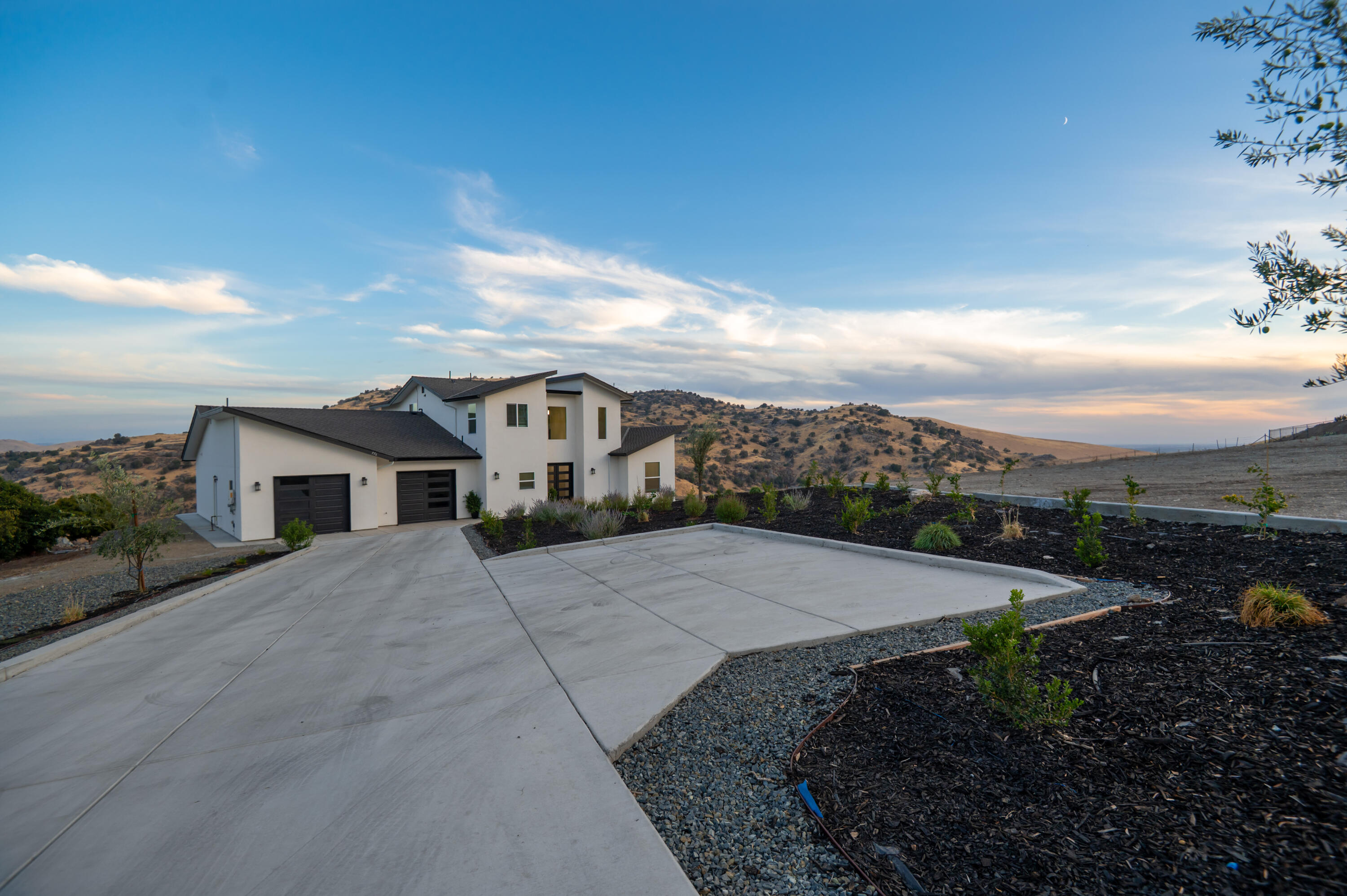 556 High Sierra Dr, Exeter, CA 93221