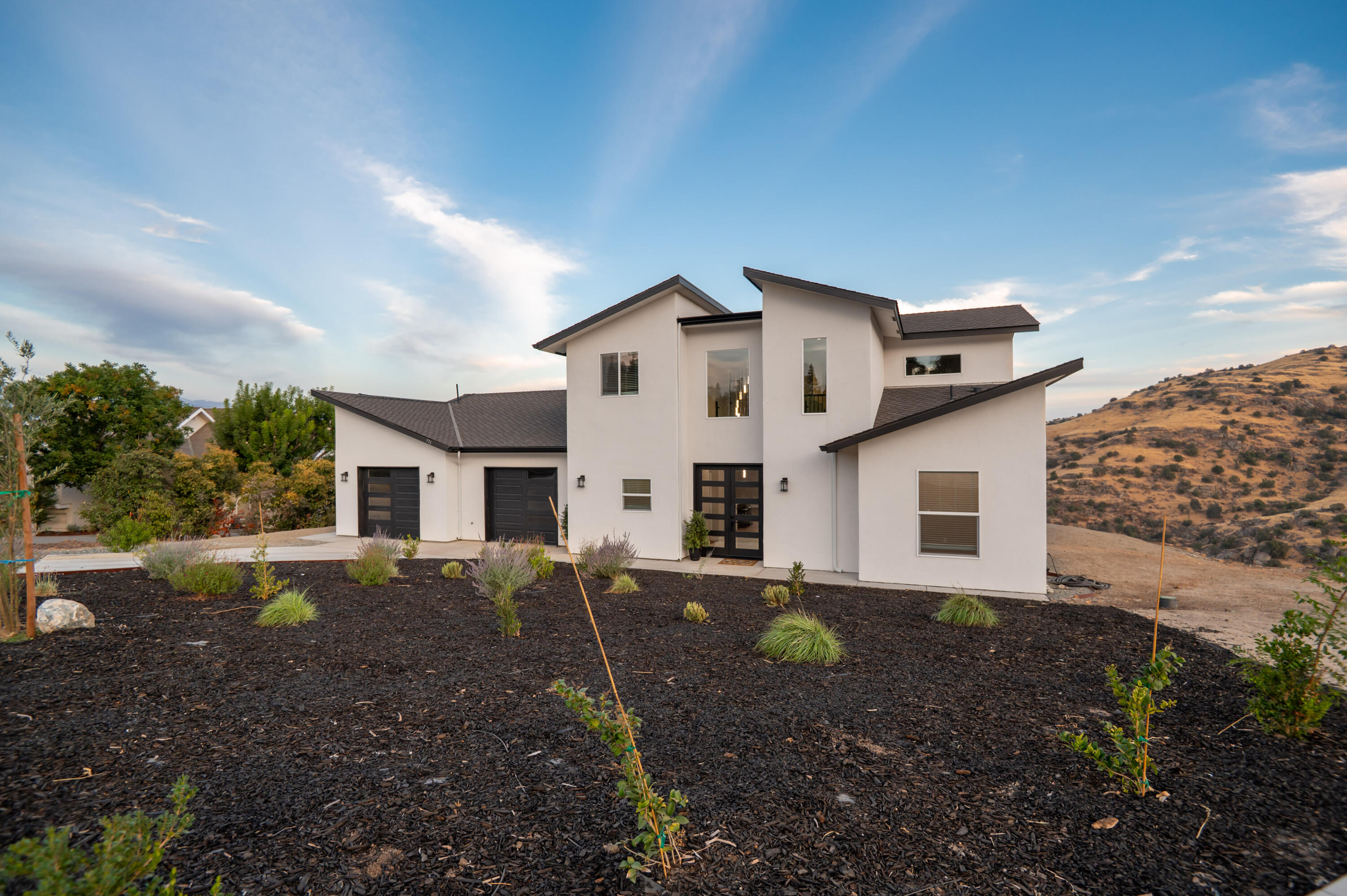 556 High Sierra Dr, Exeter, CA 93221