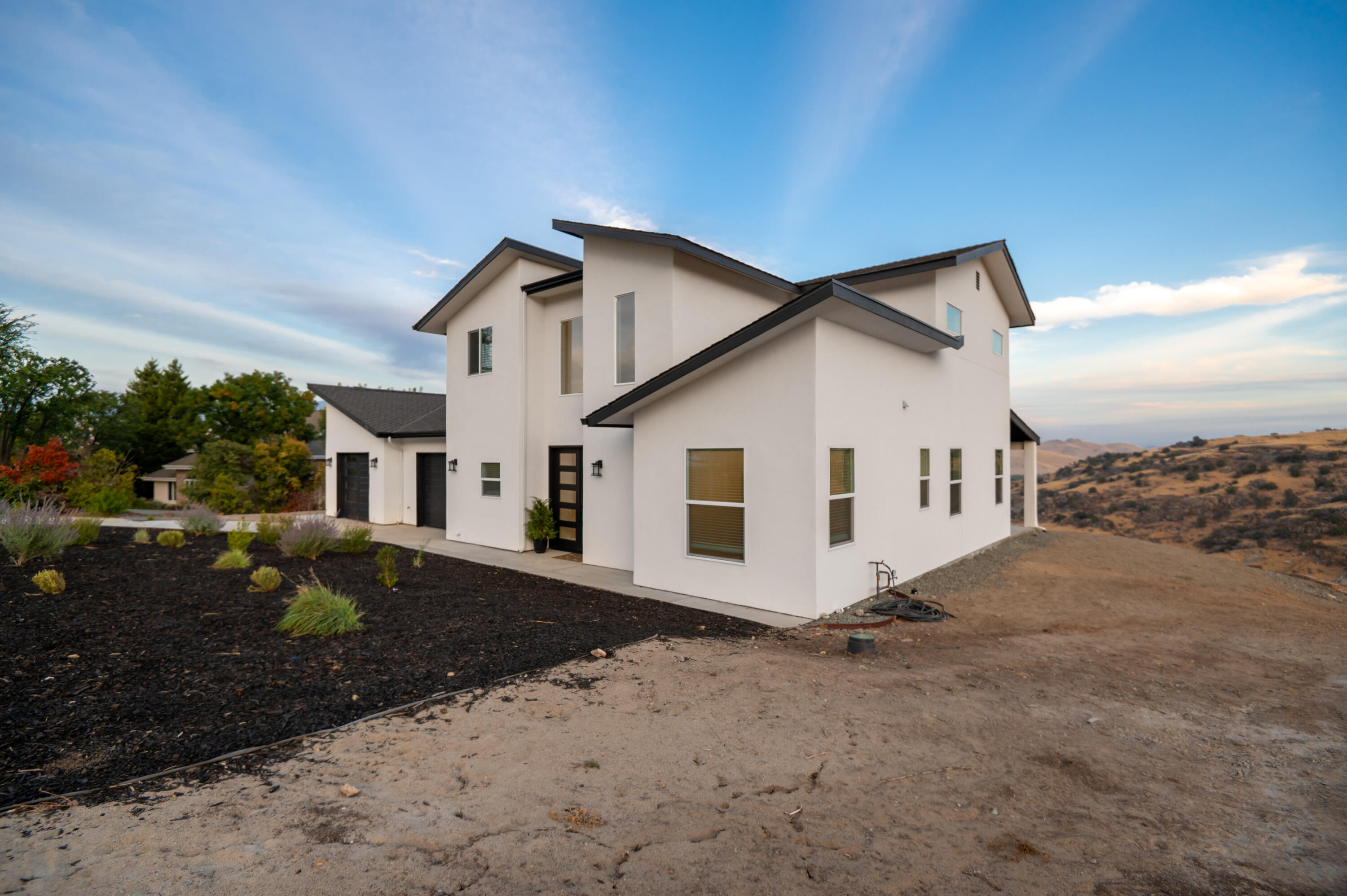 556 High Sierra Dr, Exeter, CA 93221