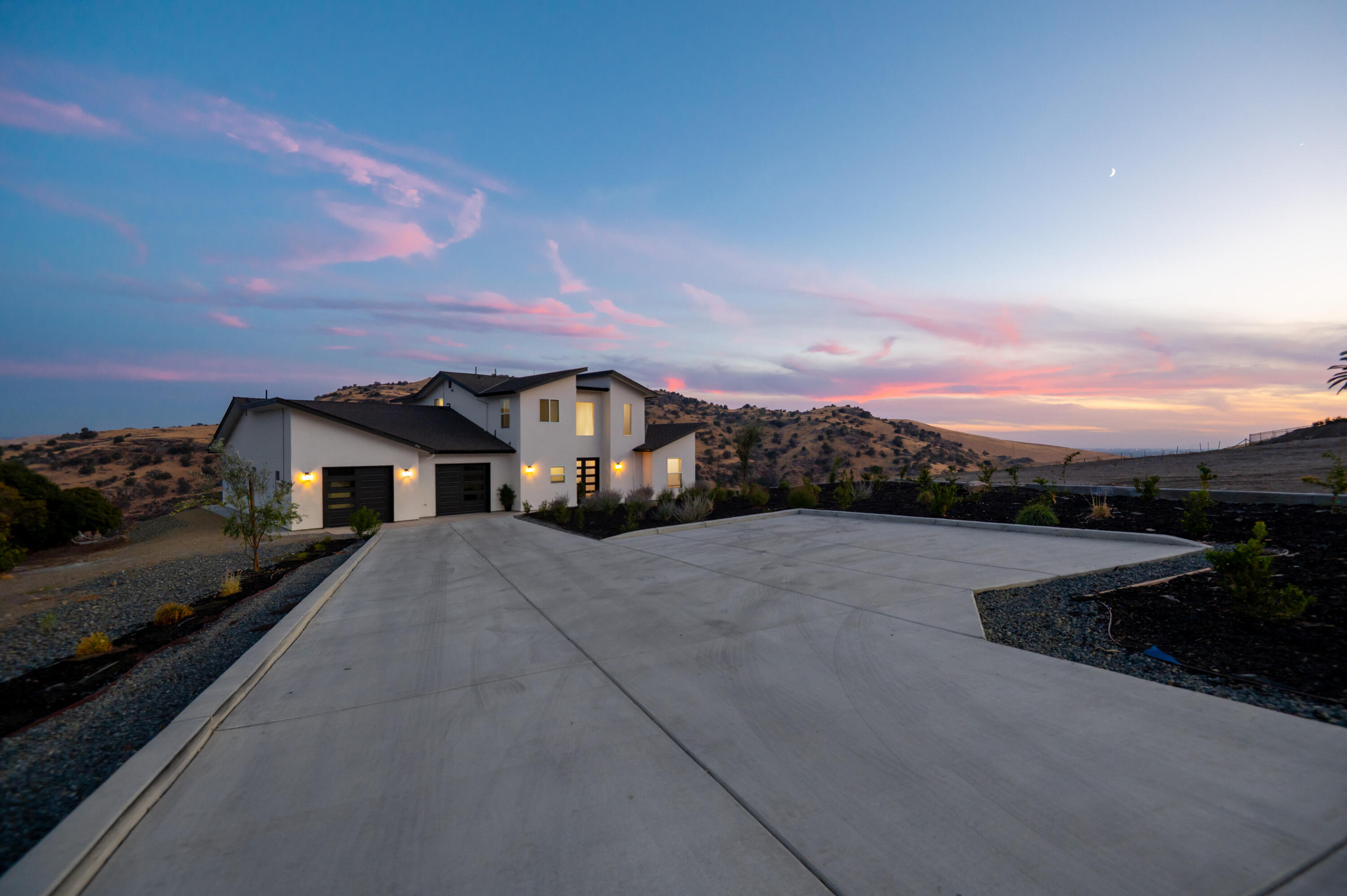 556 High Sierra Dr, Exeter, CA 93221