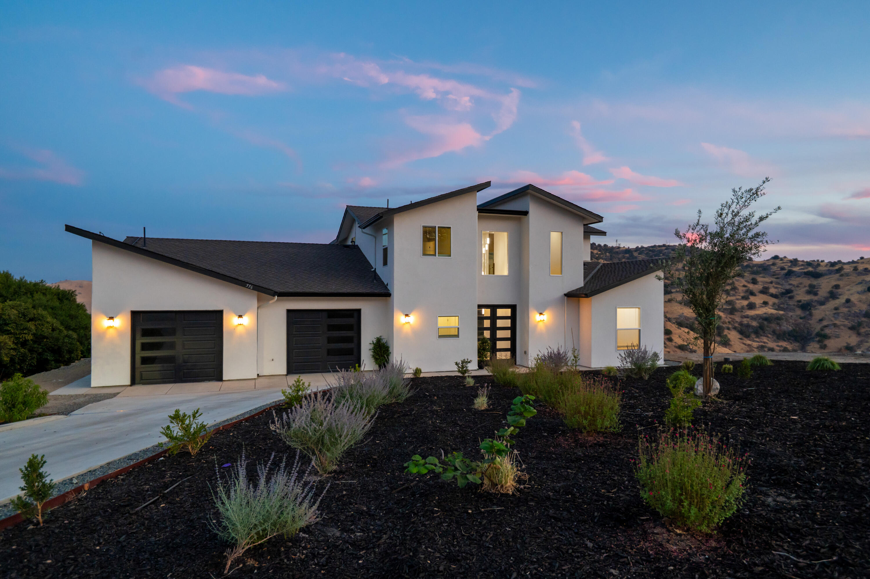 556 High Sierra Dr, Exeter, CA 93221