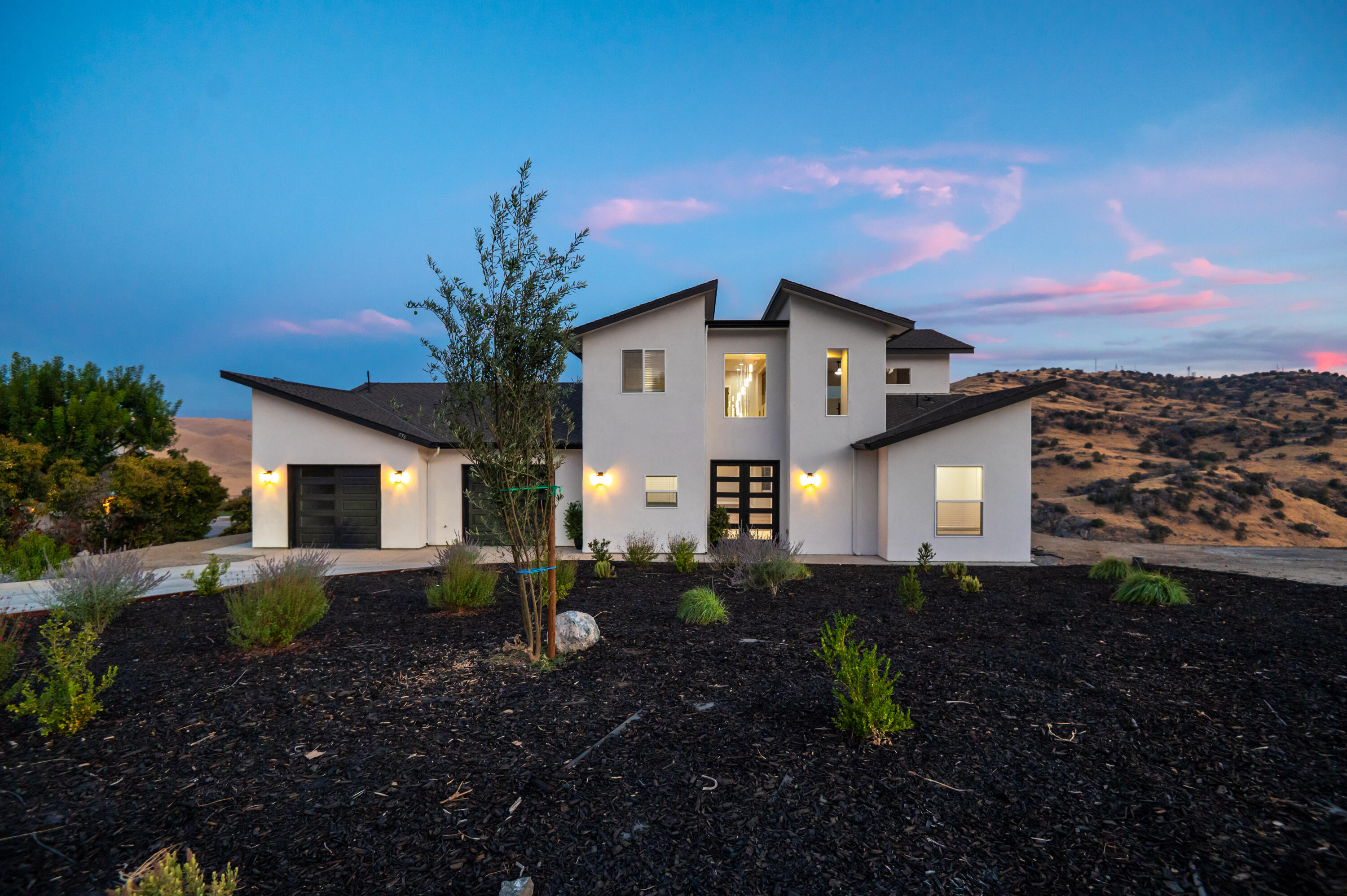 556 High Sierra Dr, Exeter, CA 93221