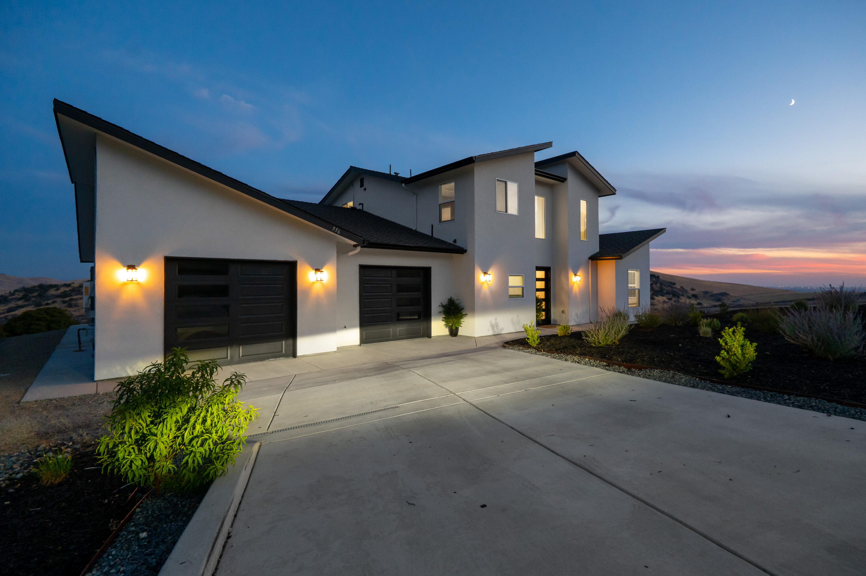 556 High Sierra Dr, Exeter, CA 93221