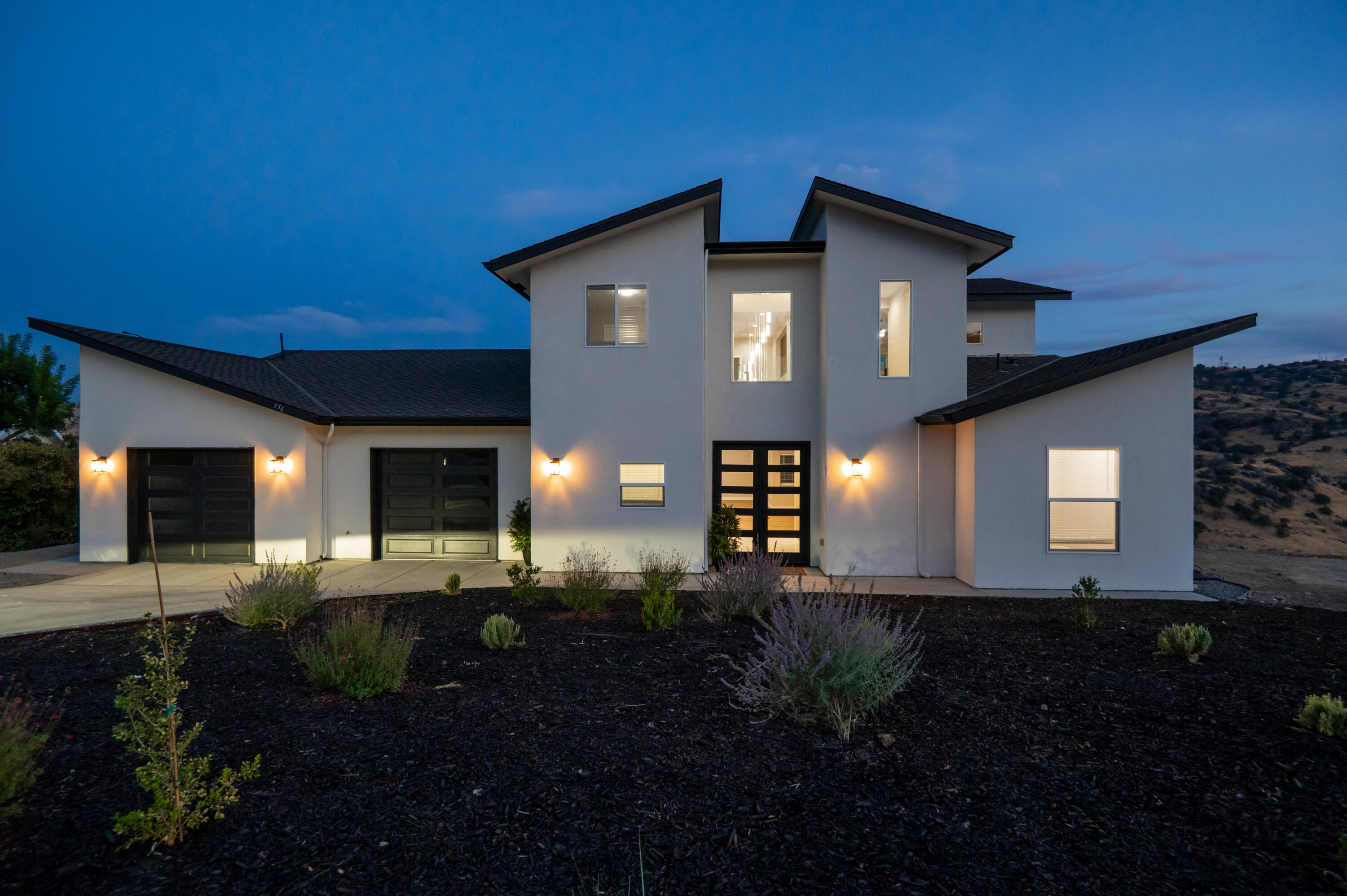 556 High Sierra Dr, Exeter, CA 93221