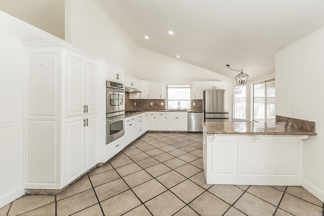 5193 W Hampton Way, Fresno, CA 93722