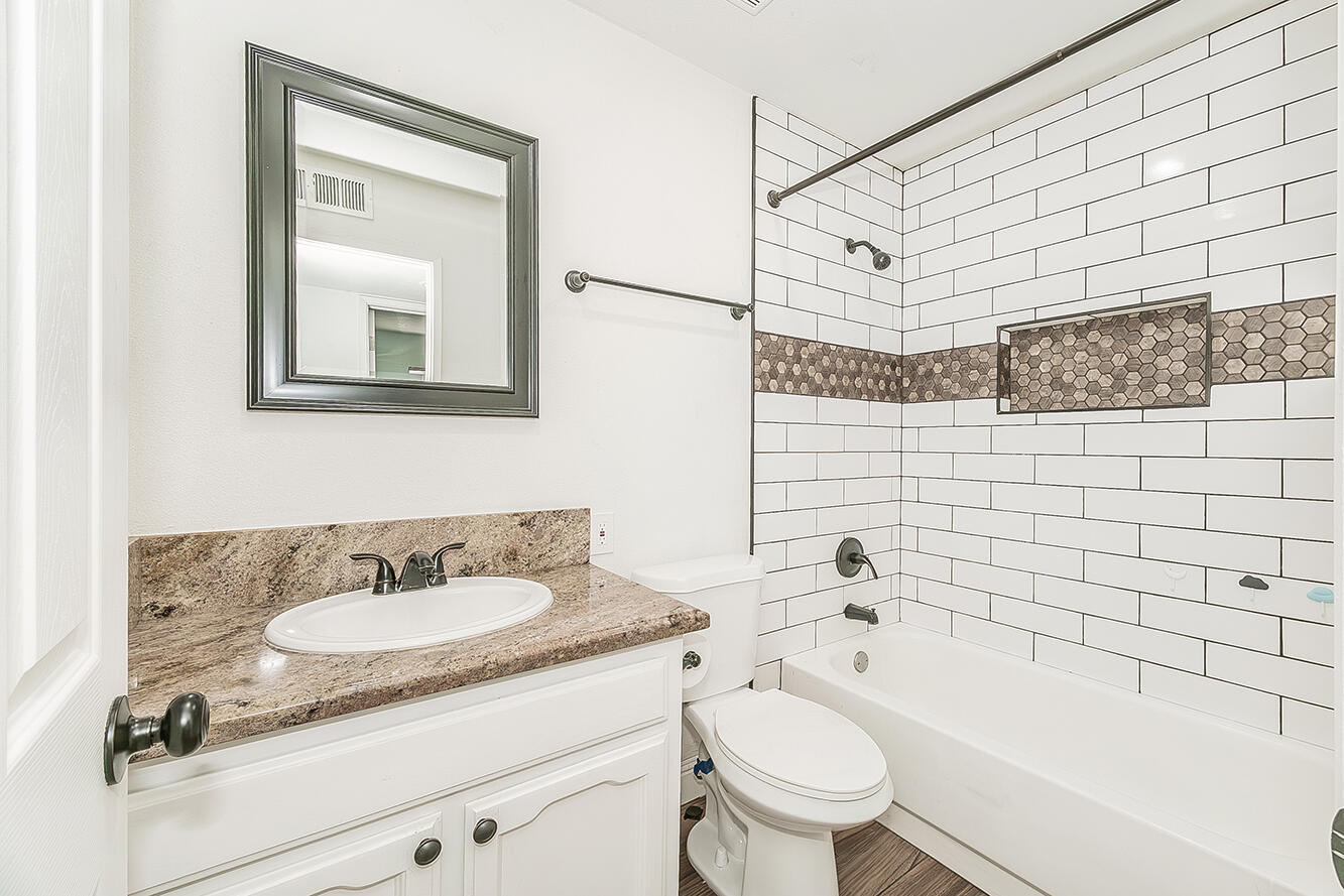 5193 W Hampton Way, Fresno, CA 93722