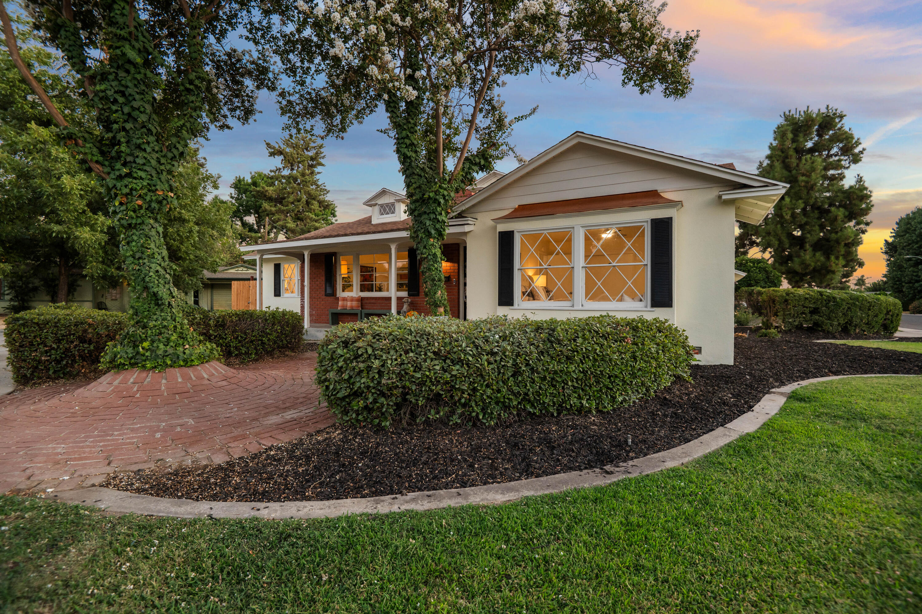 844 S Whitney Dr, Visalia, CA 93277