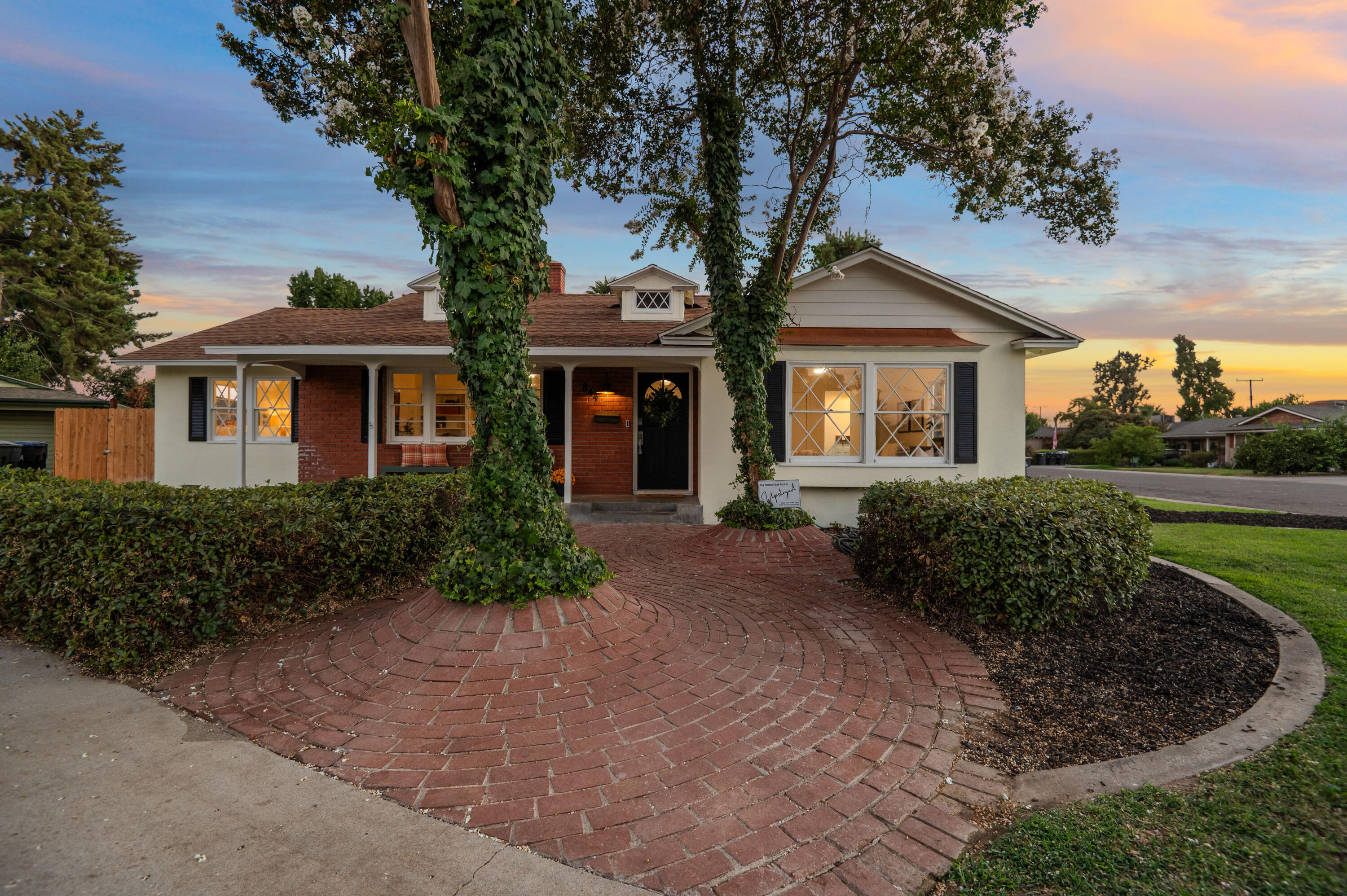 844 S Whitney Dr, Visalia, CA 93277