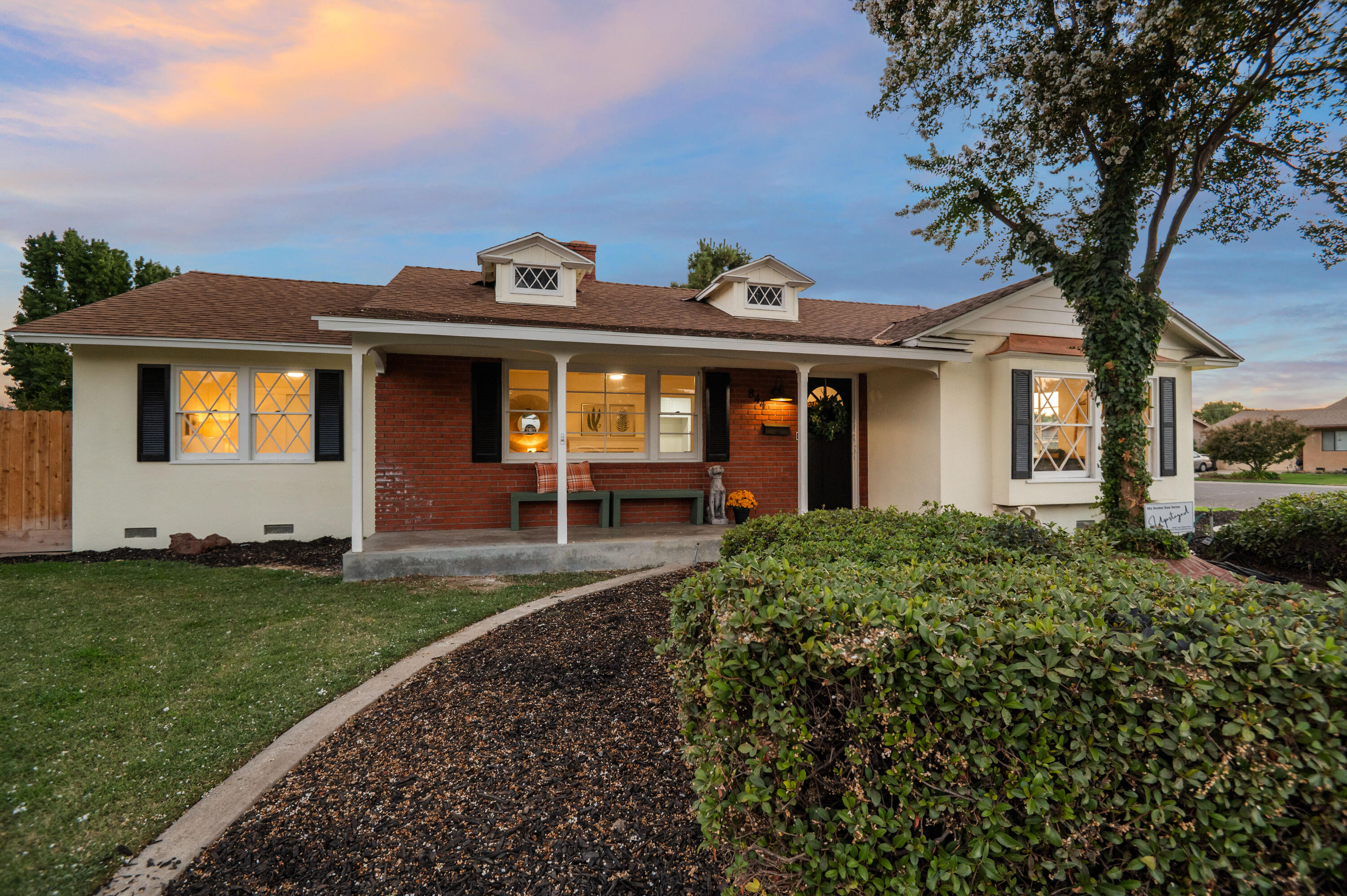 844 S Whitney Dr, Visalia, CA 93277