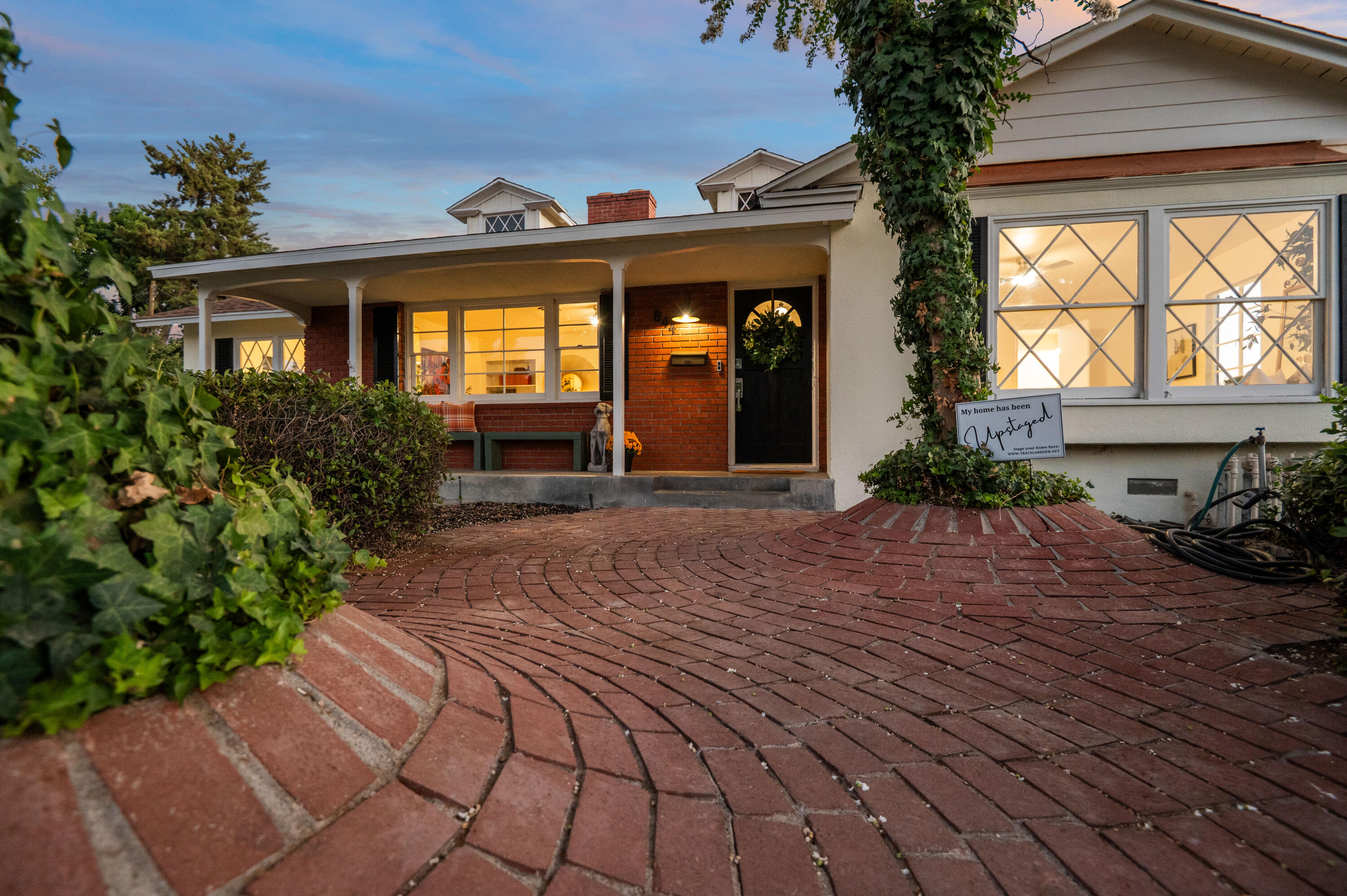 844 S Whitney Dr, Visalia, CA 93277