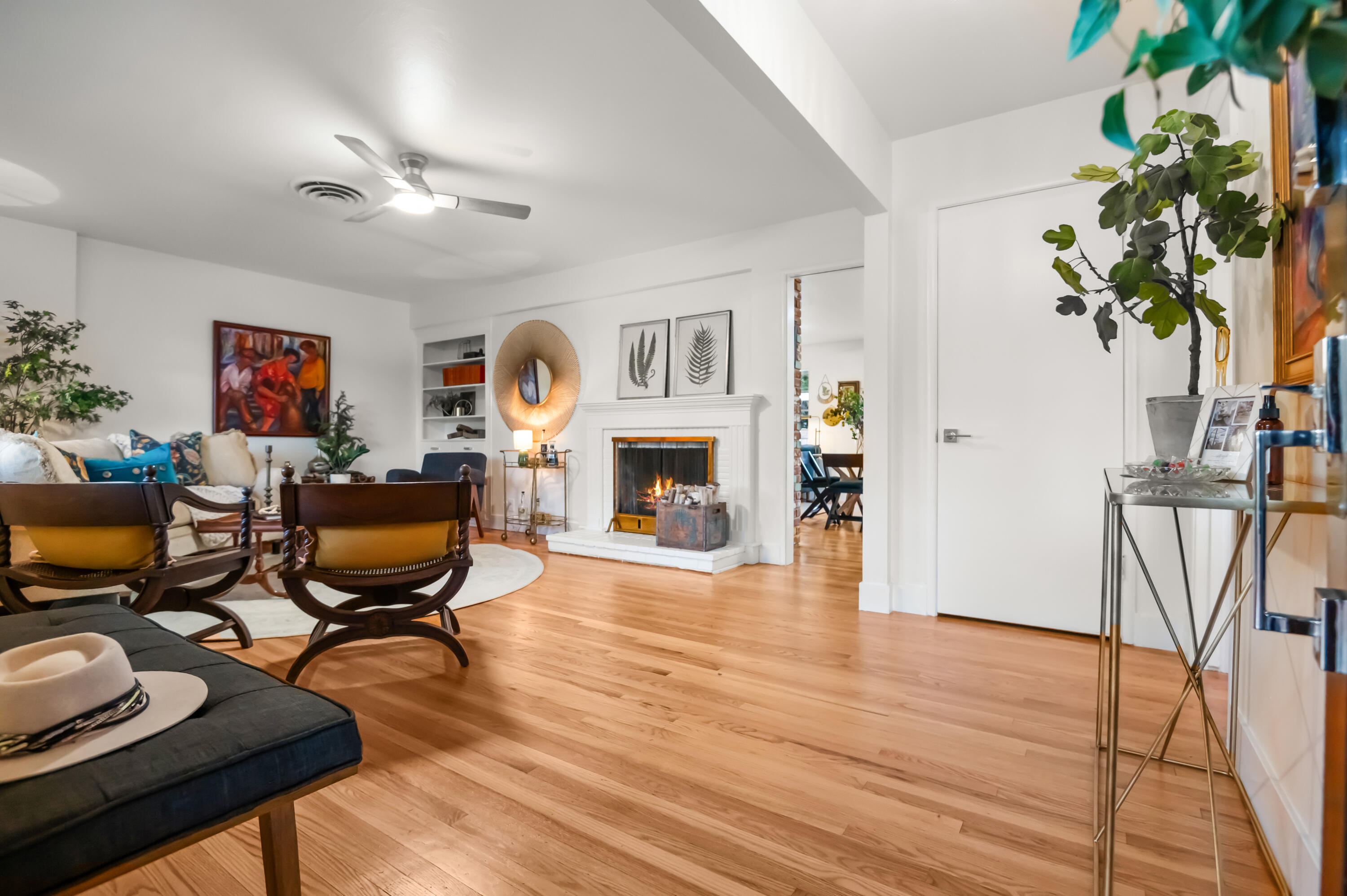 844 S Whitney Dr, Visalia, CA 93277