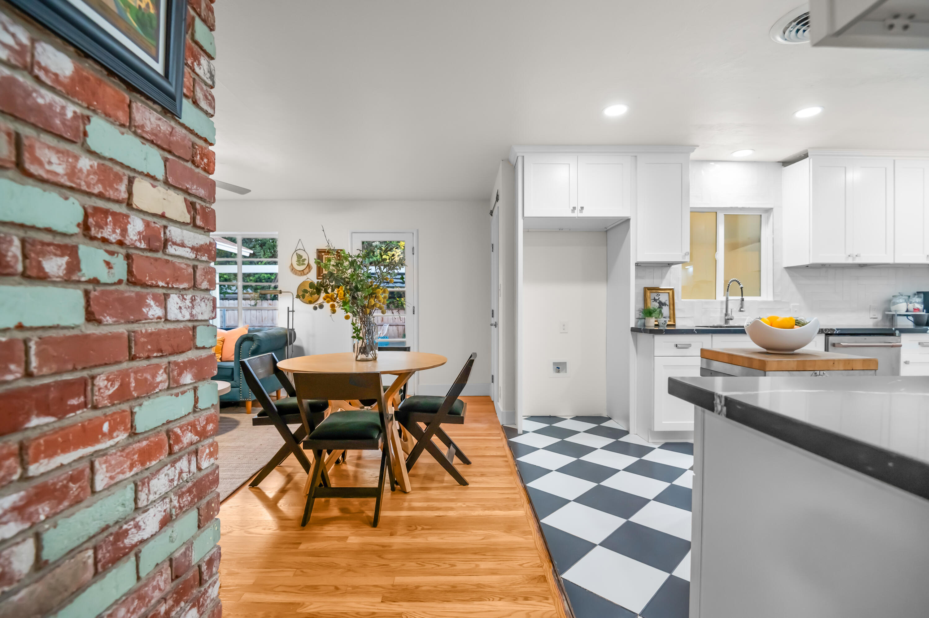 844 S Whitney Dr, Visalia, CA 93277