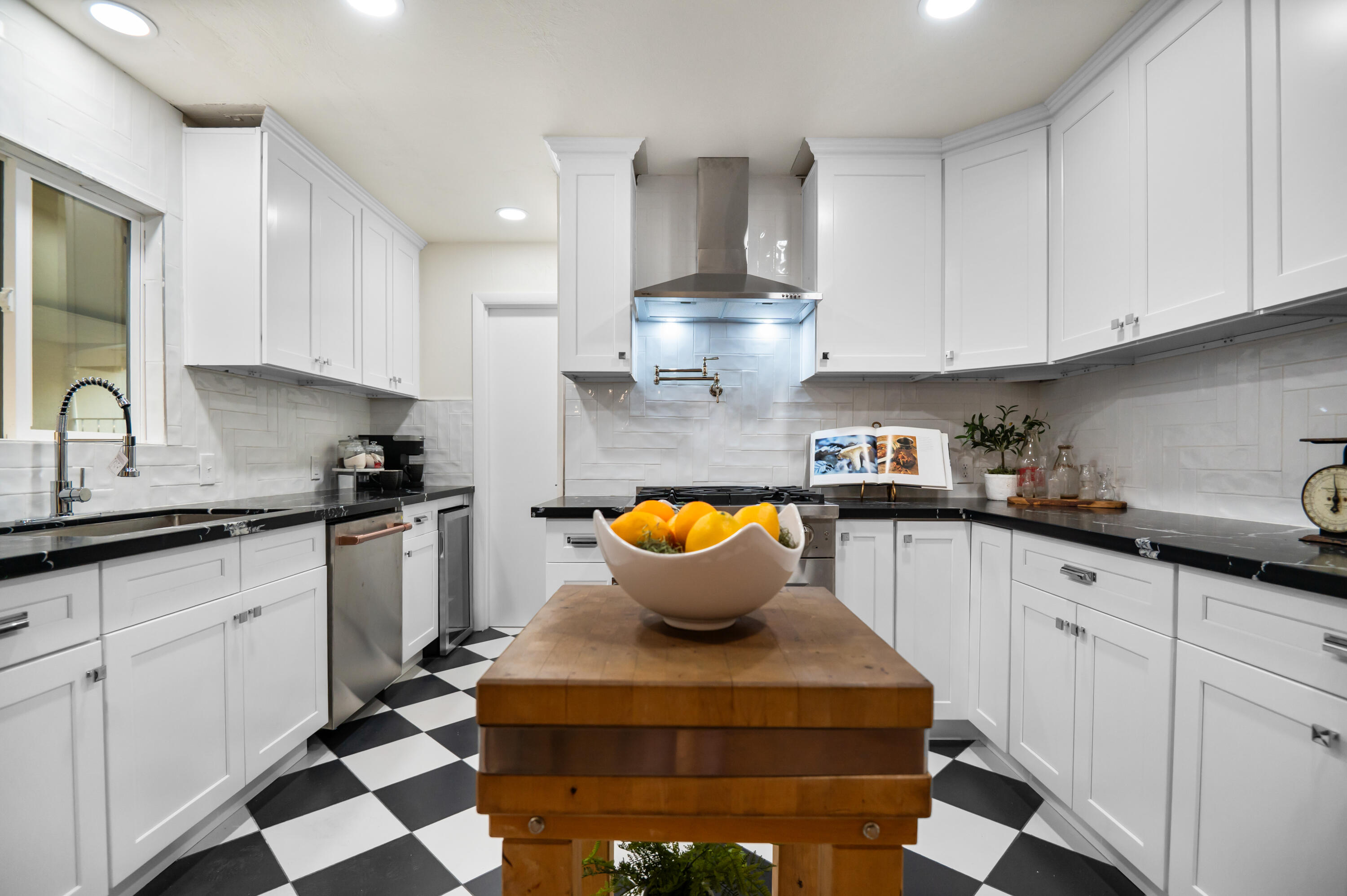 844 S Whitney Dr, Visalia, CA 93277
