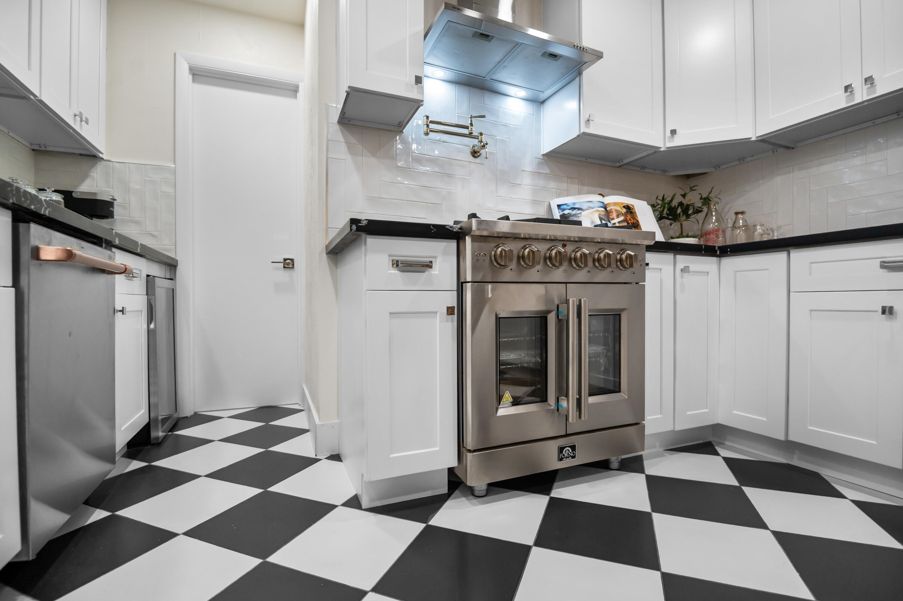 844 S Whitney Dr, Visalia, CA 93277