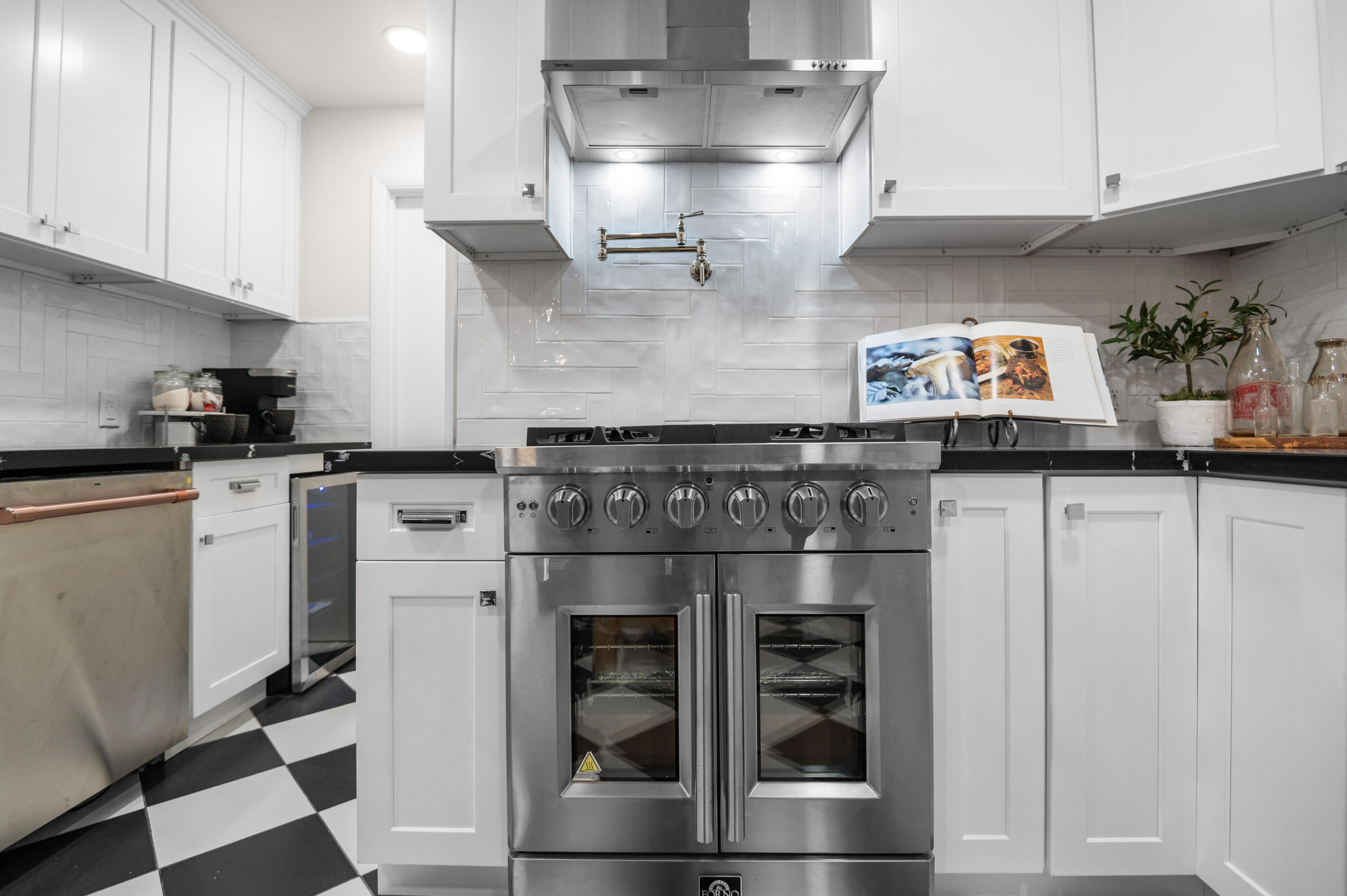 844 S Whitney Dr, Visalia, CA 93277