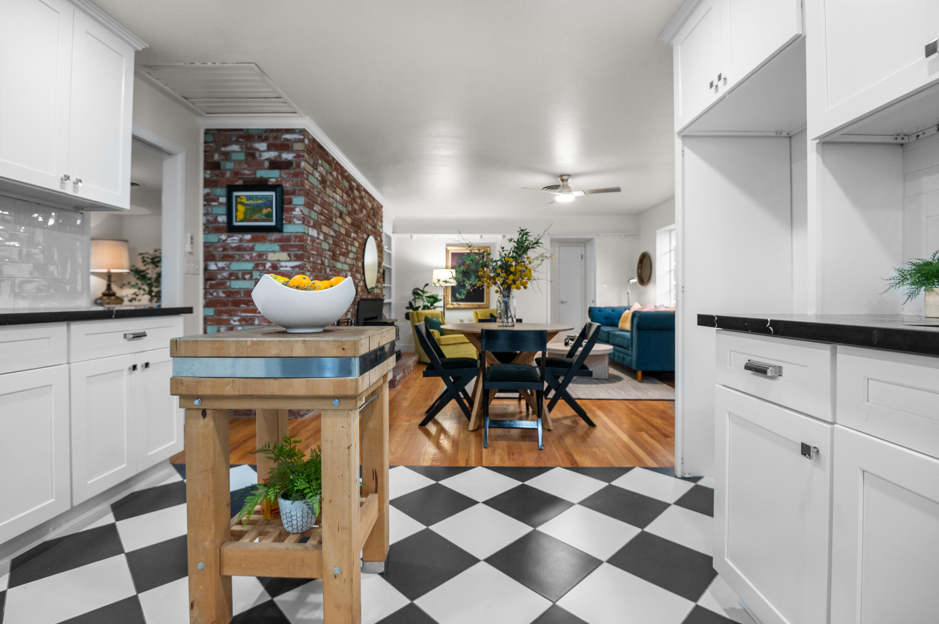 844 S Whitney Dr, Visalia, CA 93277