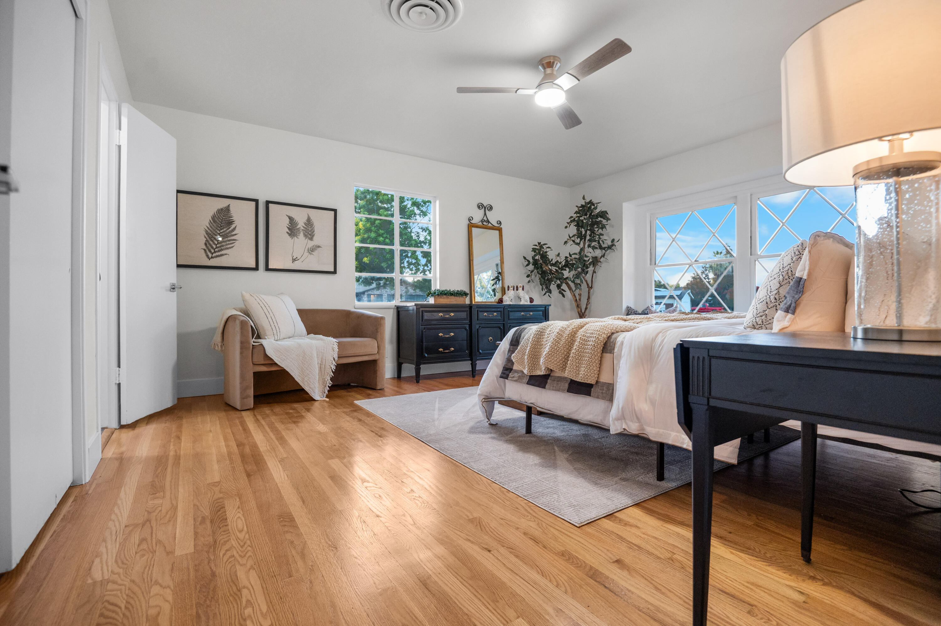 844 S Whitney Dr, Visalia, CA 93277