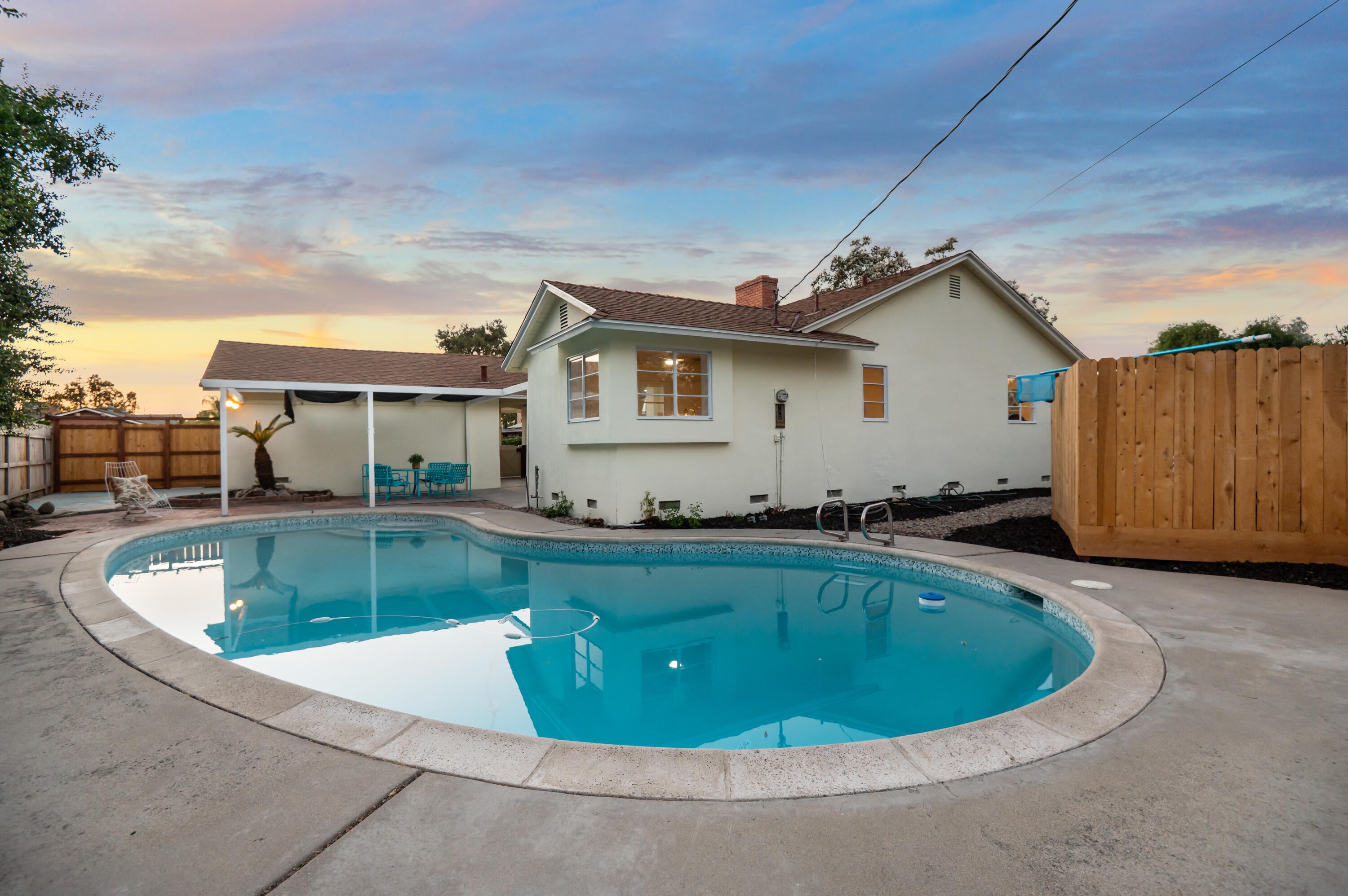 844 S Whitney Dr, Visalia, CA 93277