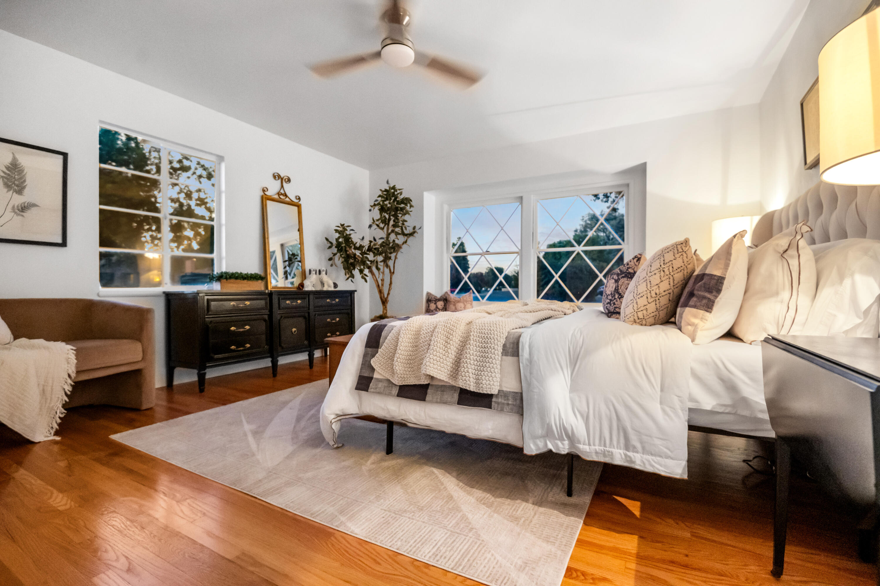844 S Whitney Dr, Visalia, CA 93277