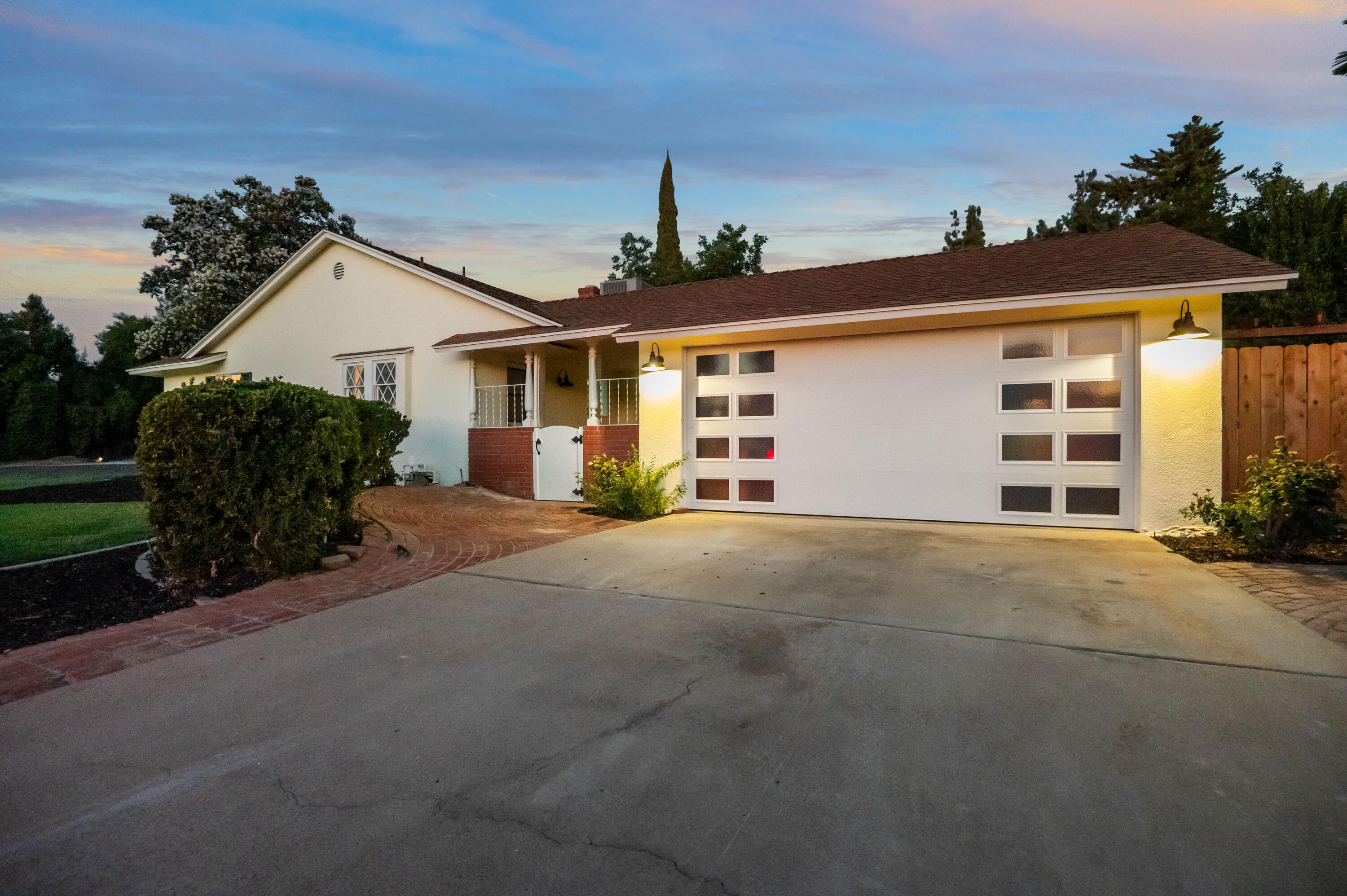 844 S Whitney Dr, Visalia, CA 93277