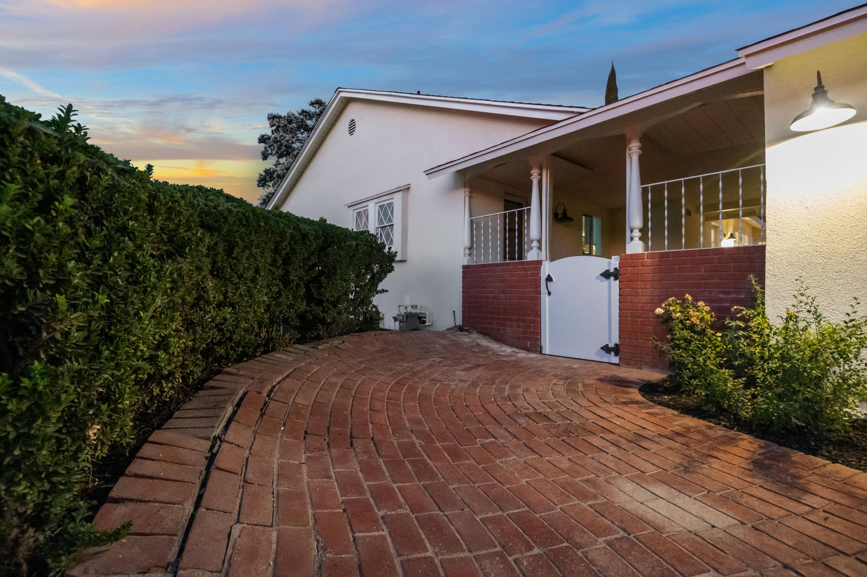 844 S Whitney Dr, Visalia, CA 93277