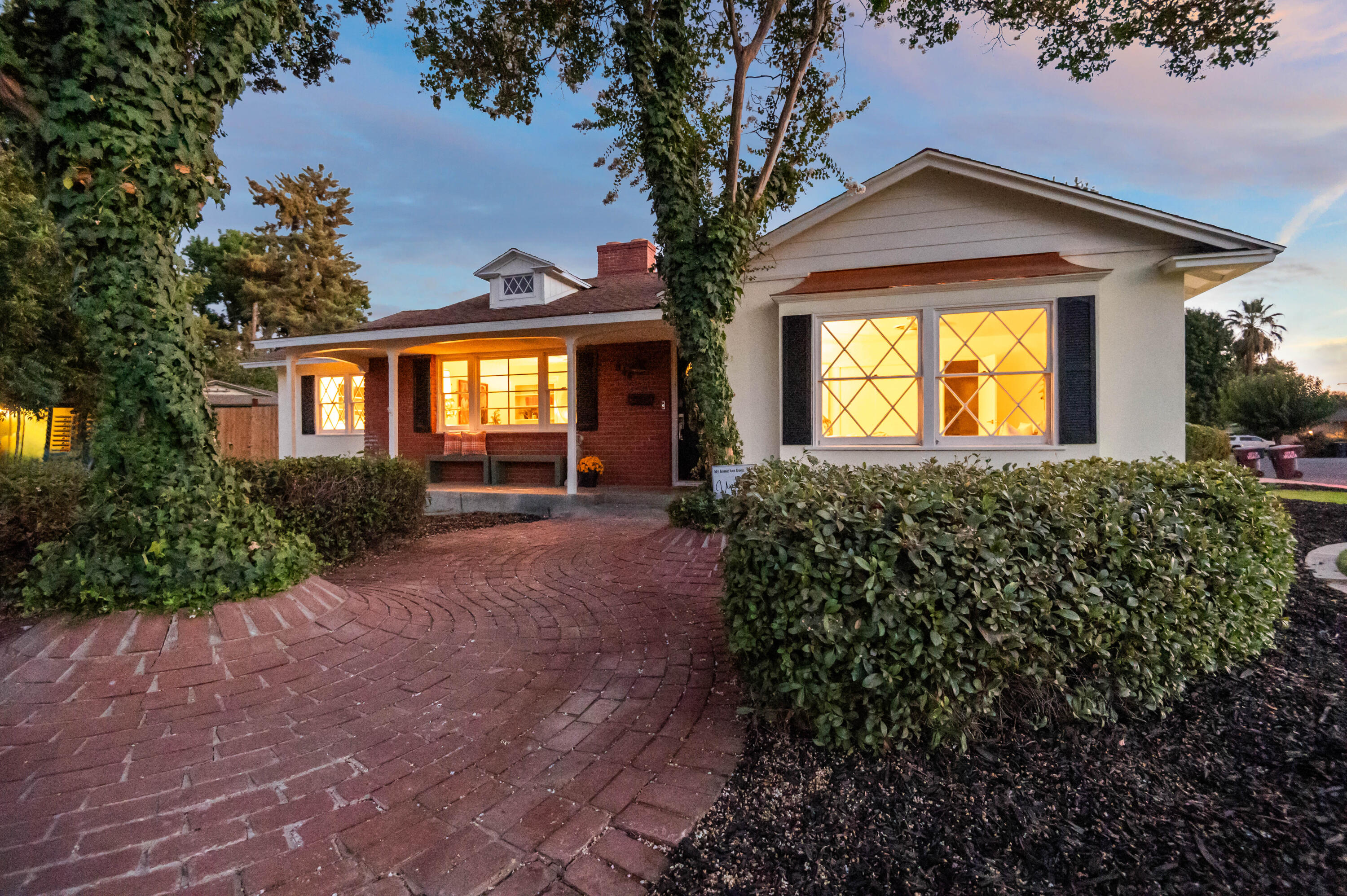 844 S Whitney Dr, Visalia, CA 93277