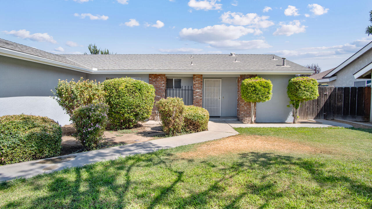540 W Theta Ln, Porterville, CA 93257