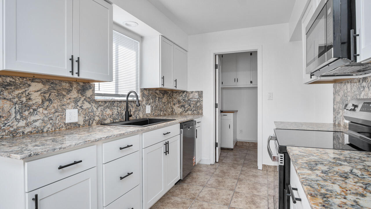 540 W Theta Ln, Porterville, CA 93257