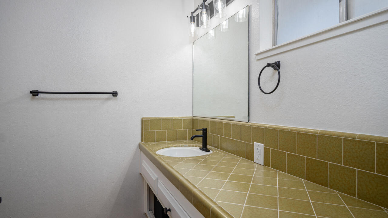 540 W Theta Ln, Porterville, CA 93257