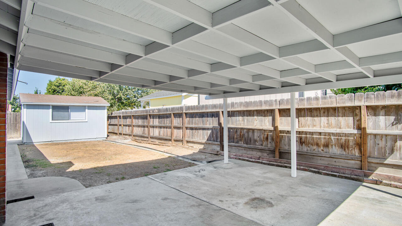 540 W Theta Ln, Porterville, CA 93257
