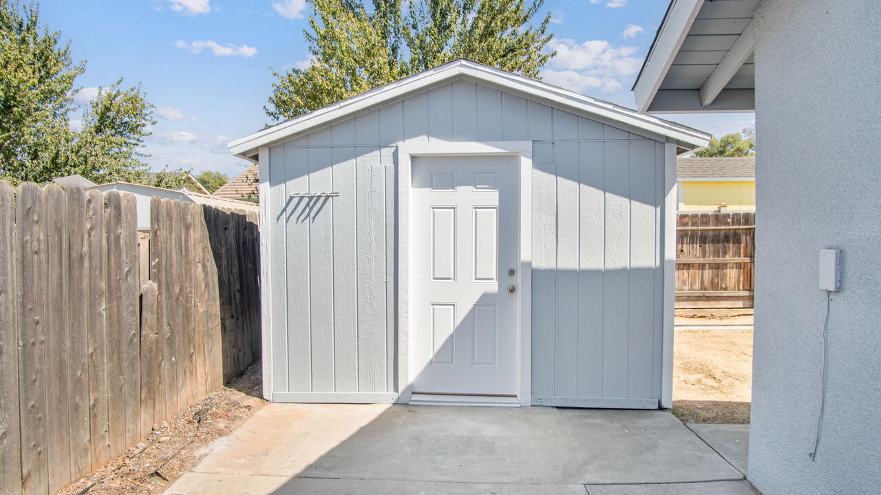 540 W Theta Ln, Porterville, CA 93257