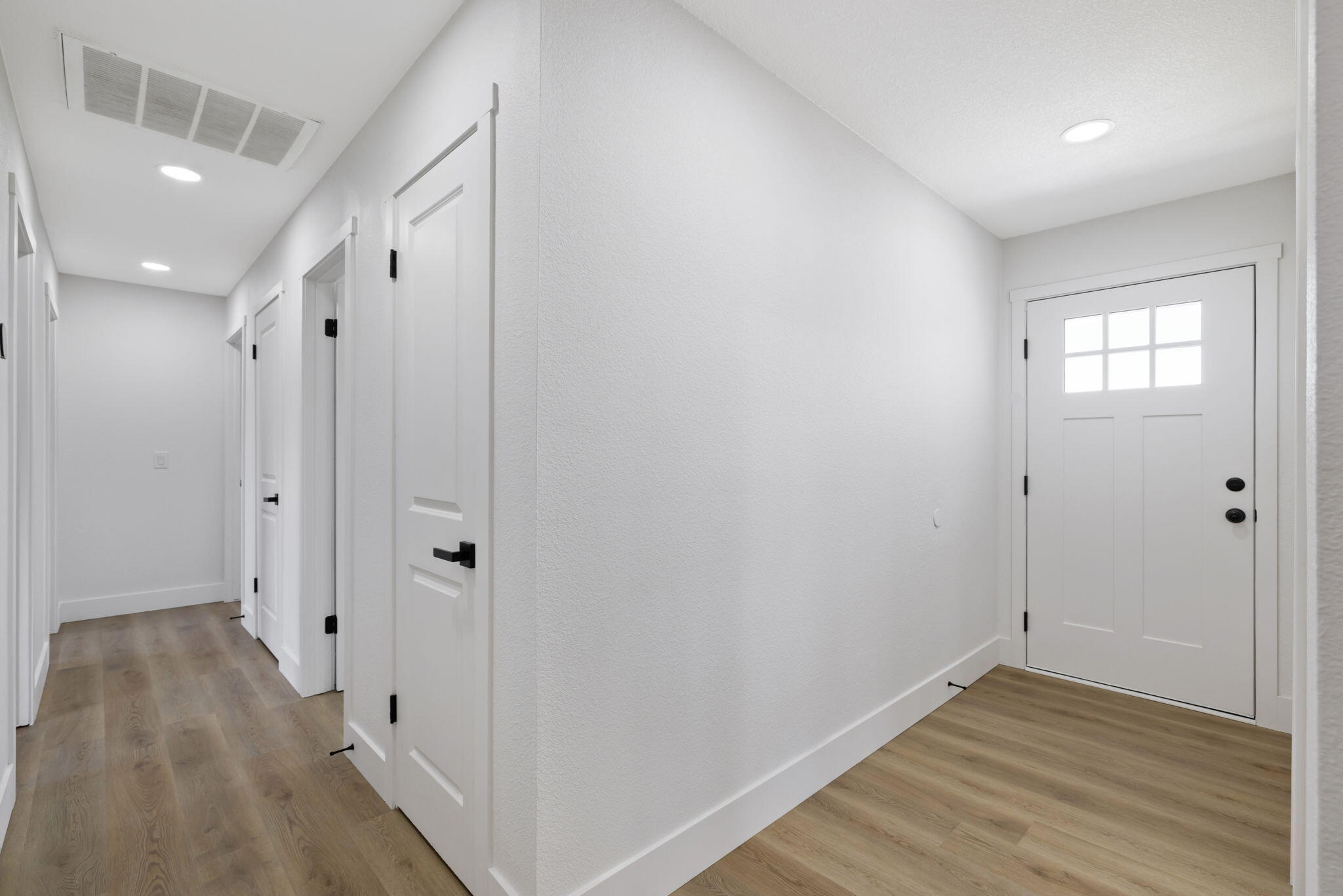 883 Clover Ln, Hanford, CA 93230