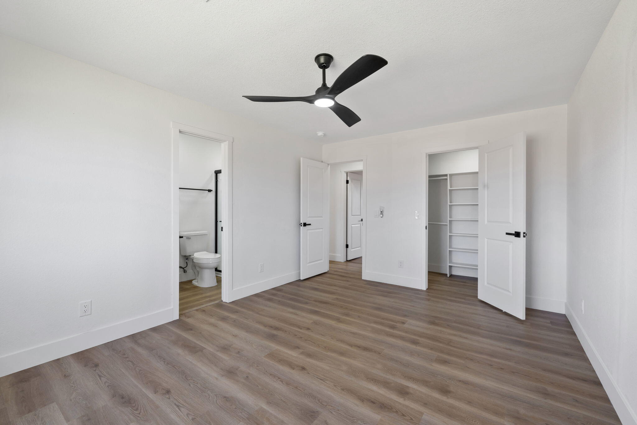 883 Clover Ln, Hanford, CA 93230