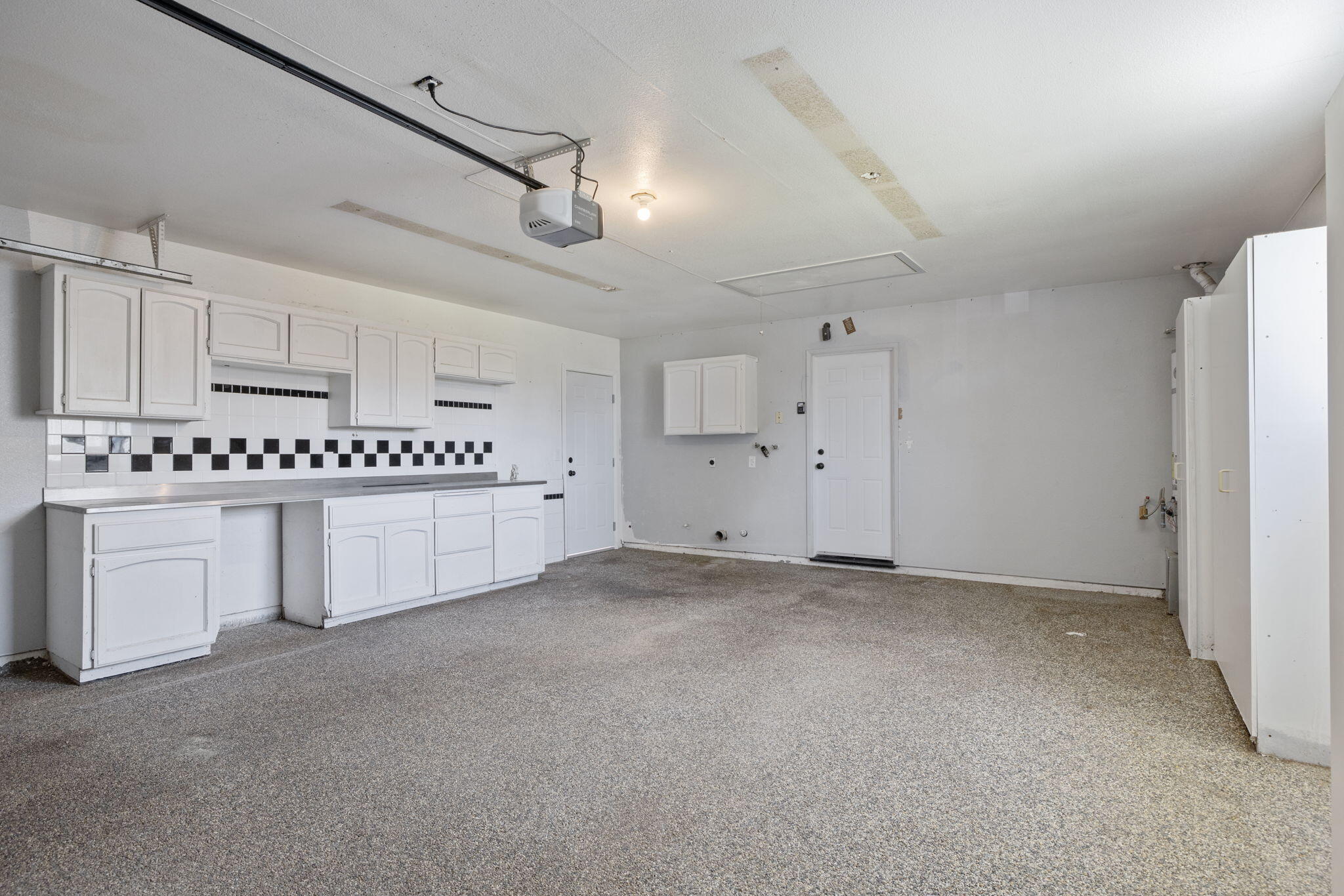 883 Clover Ln, Hanford, CA 93230