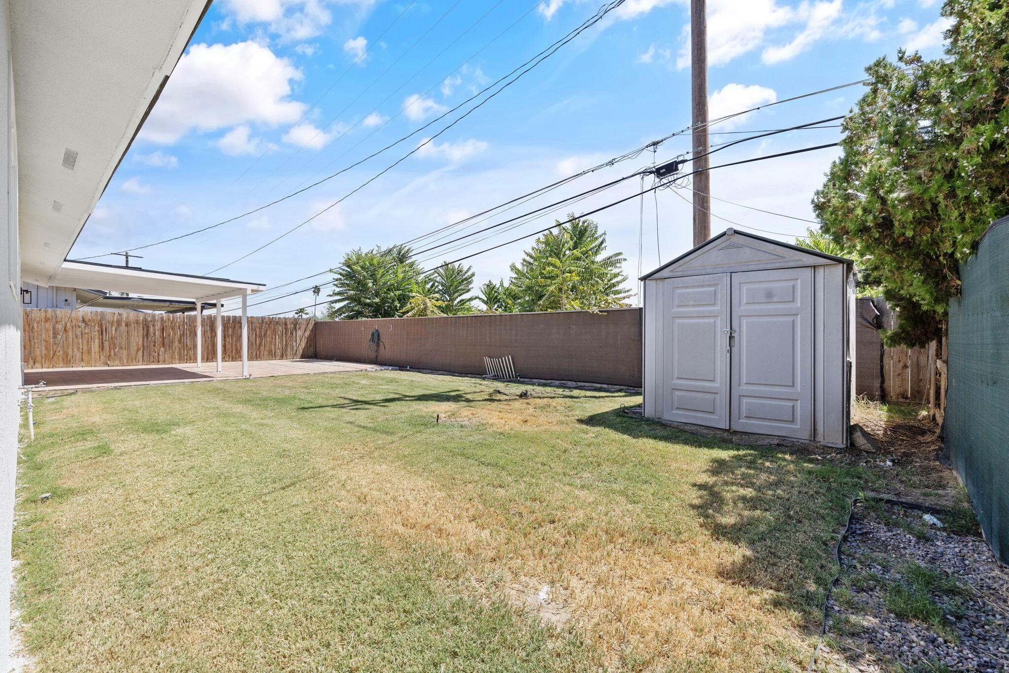 883 Clover Ln, Hanford, CA 93230