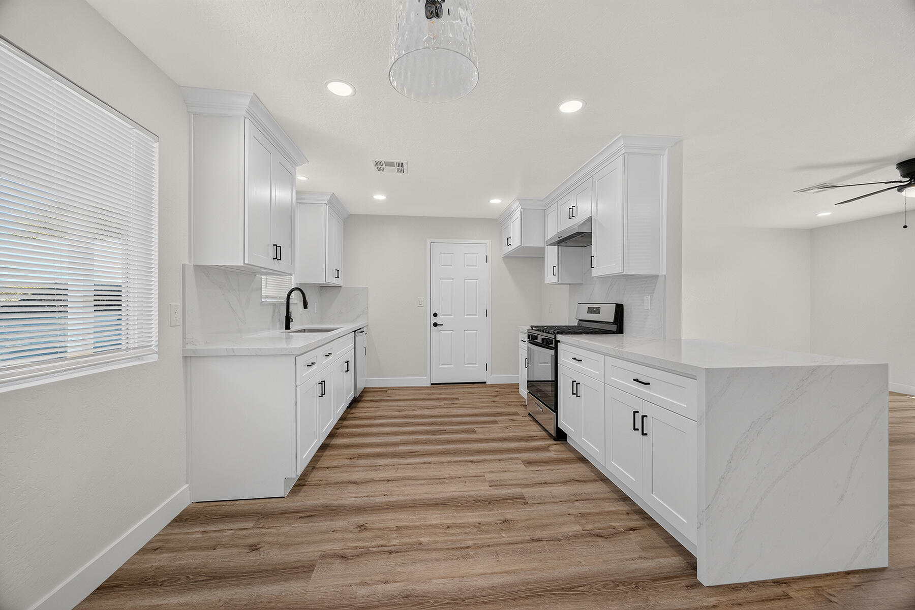 1117 W Wren Ave, Visalia, CA 93291