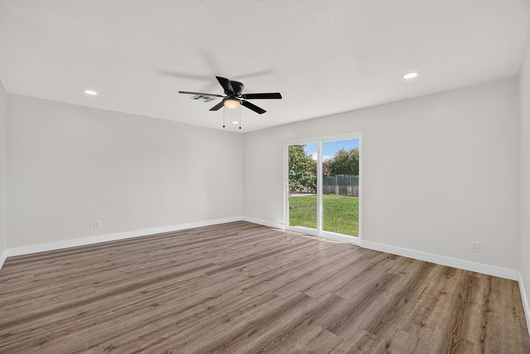1117 W Wren Ave, Visalia, CA 93291