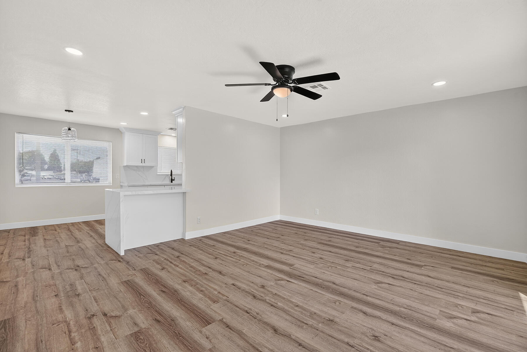 1117 W Wren Ave, Visalia, CA 93291