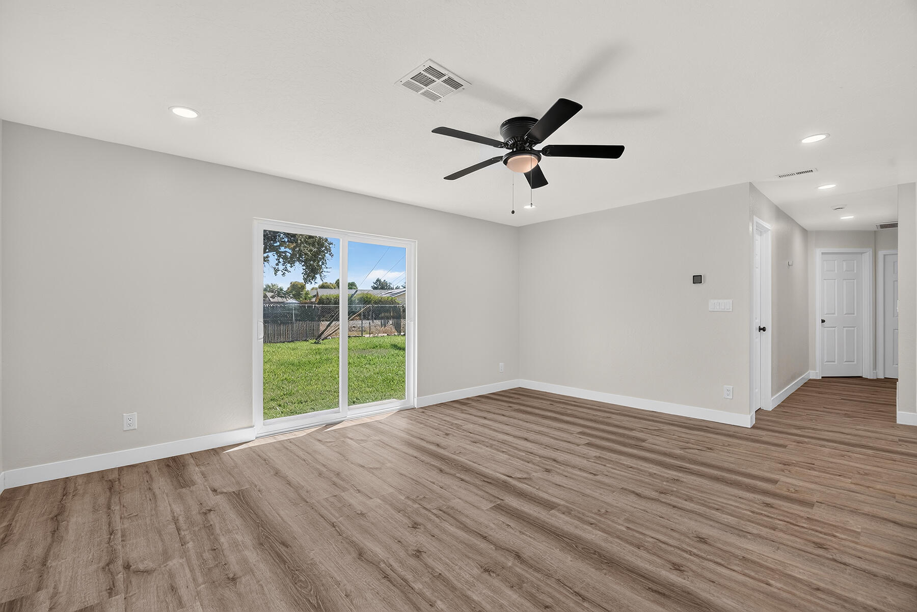1117 W Wren Ave, Visalia, CA 93291