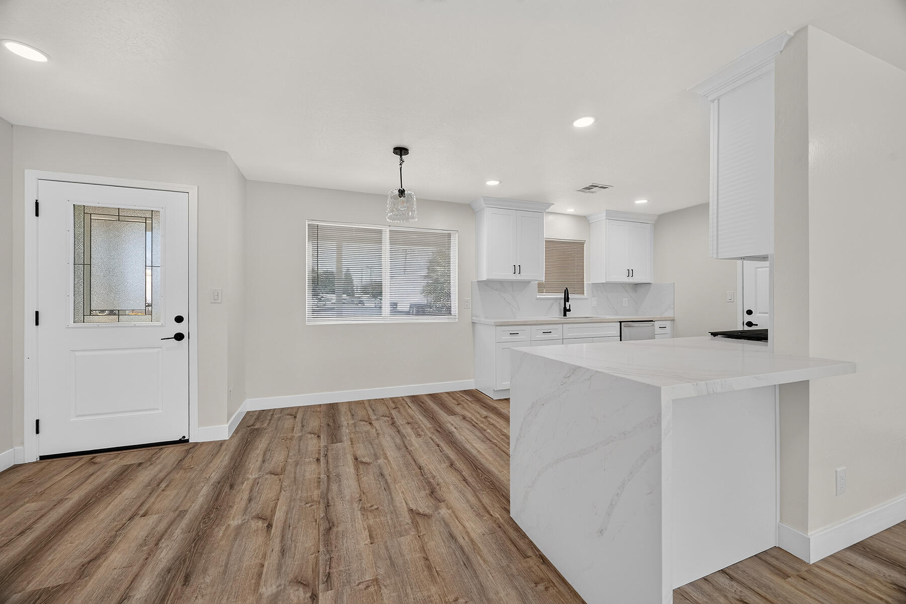 1117 W Wren Ave, Visalia, CA 93291