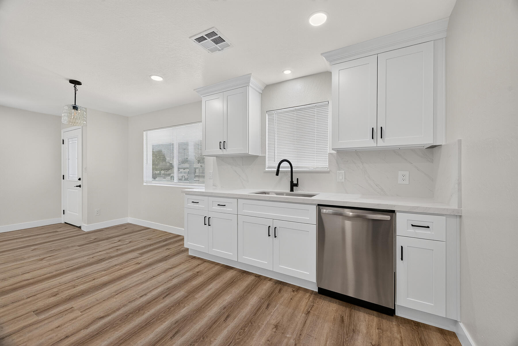 1117 W Wren Ave, Visalia, CA 93291