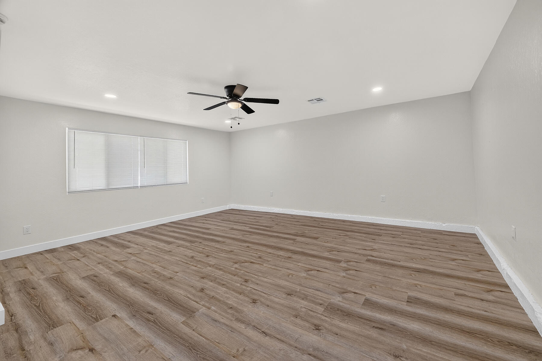1117 W Wren Ave, Visalia, CA 93291