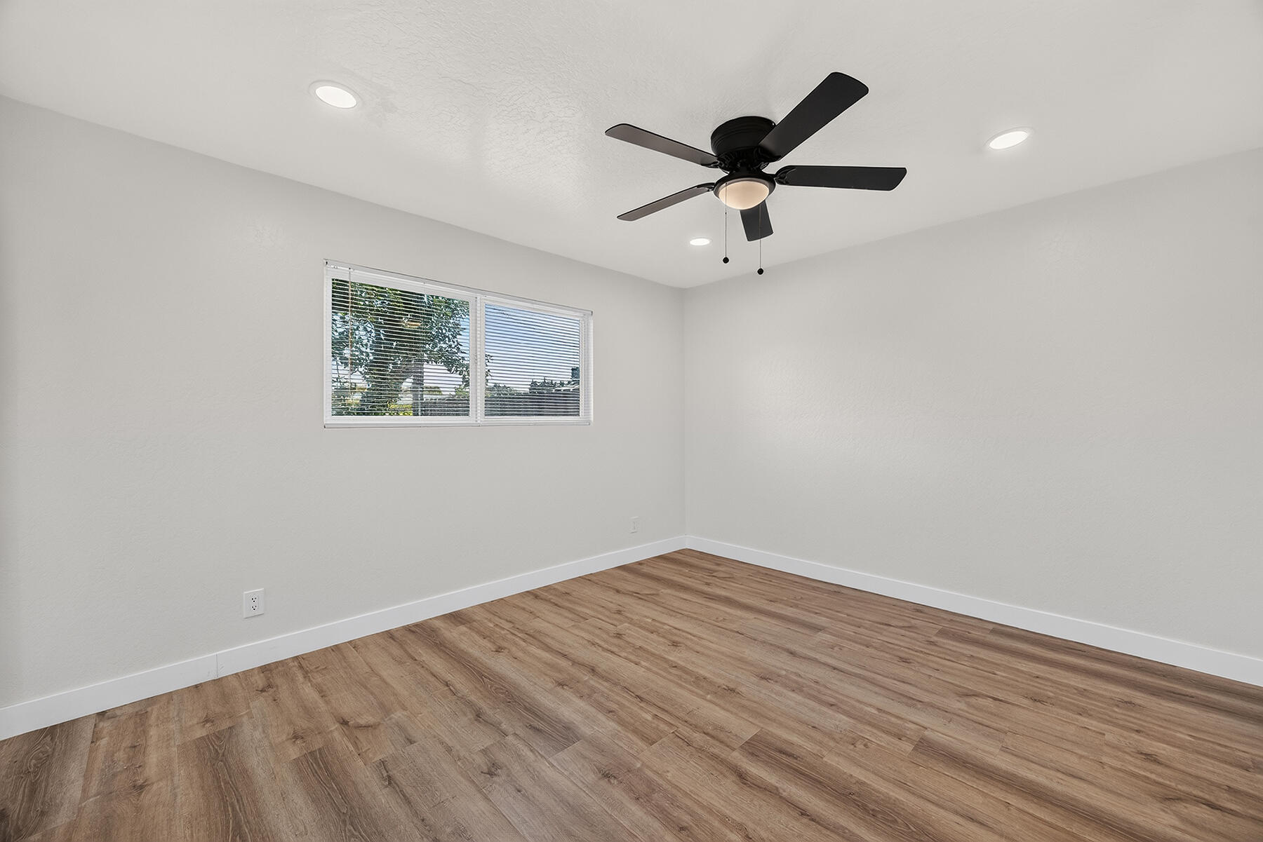 1117 W Wren Ave, Visalia, CA 93291
