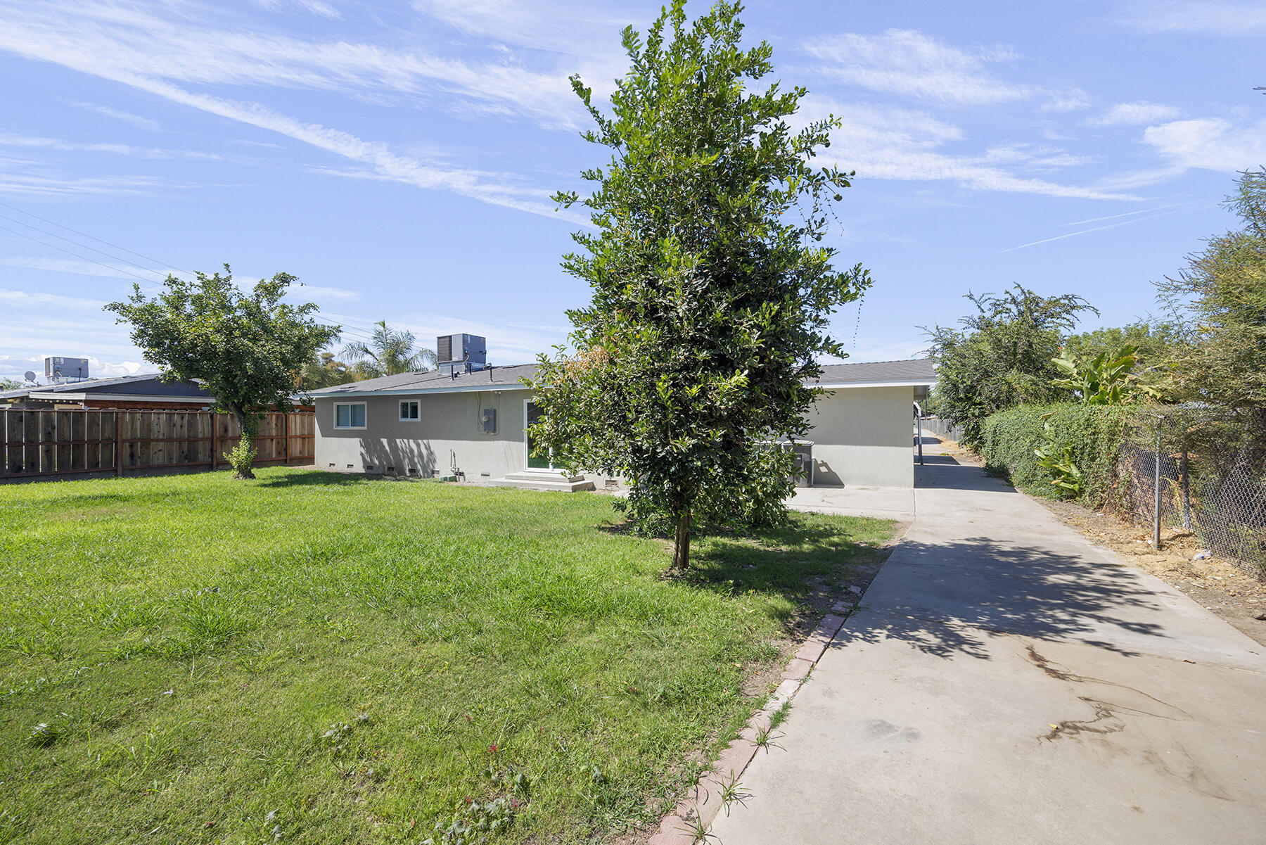 1117 W Wren Ave, Visalia, CA 93291