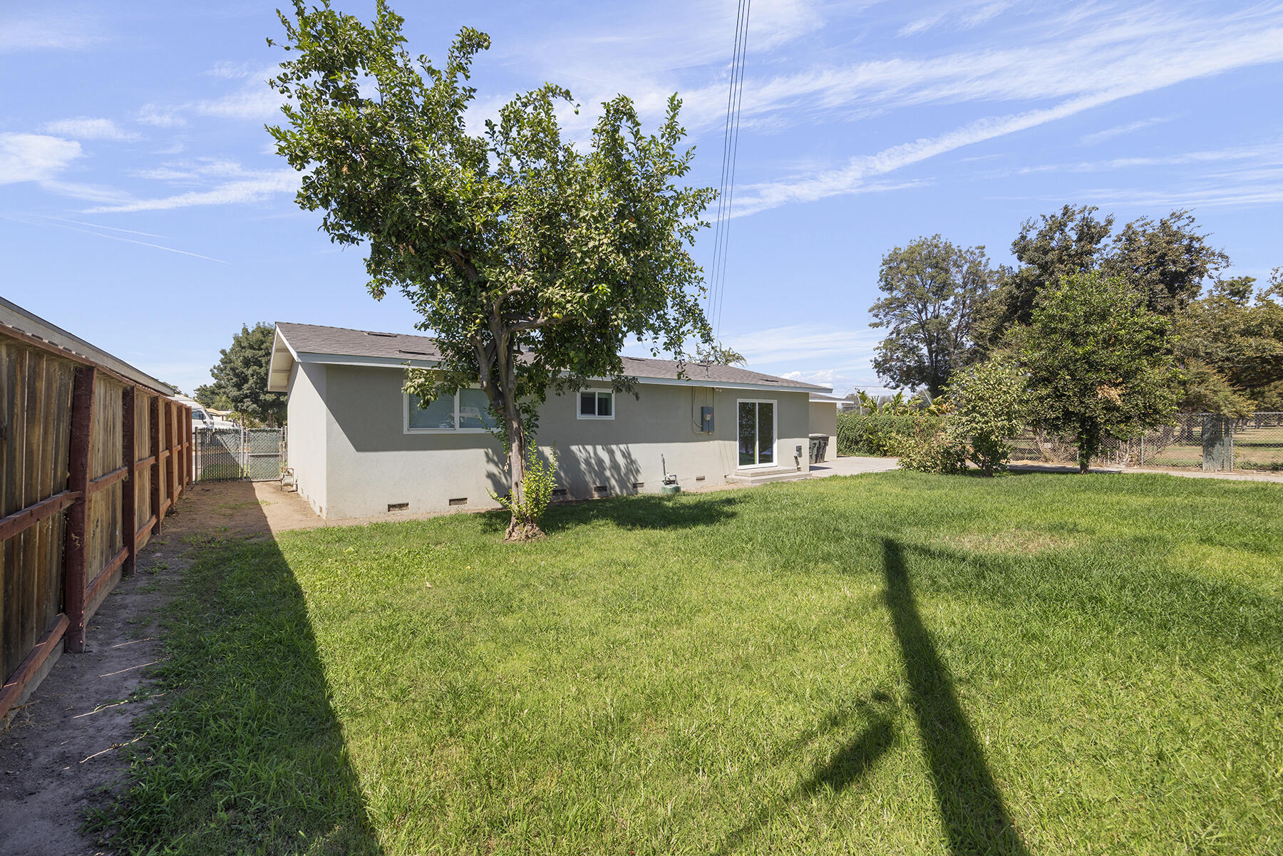 1117 W Wren Ave, Visalia, CA 93291